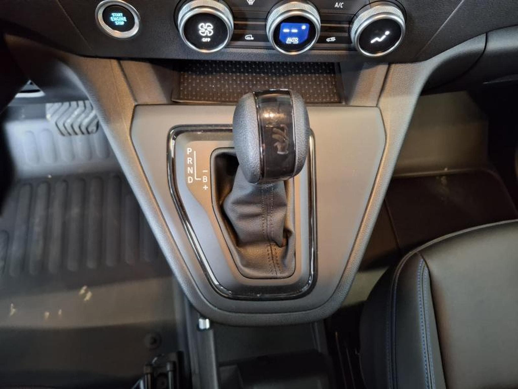 Nissan Townstar VAN EV N-Connecta L1H1 (2025) - Photo 17