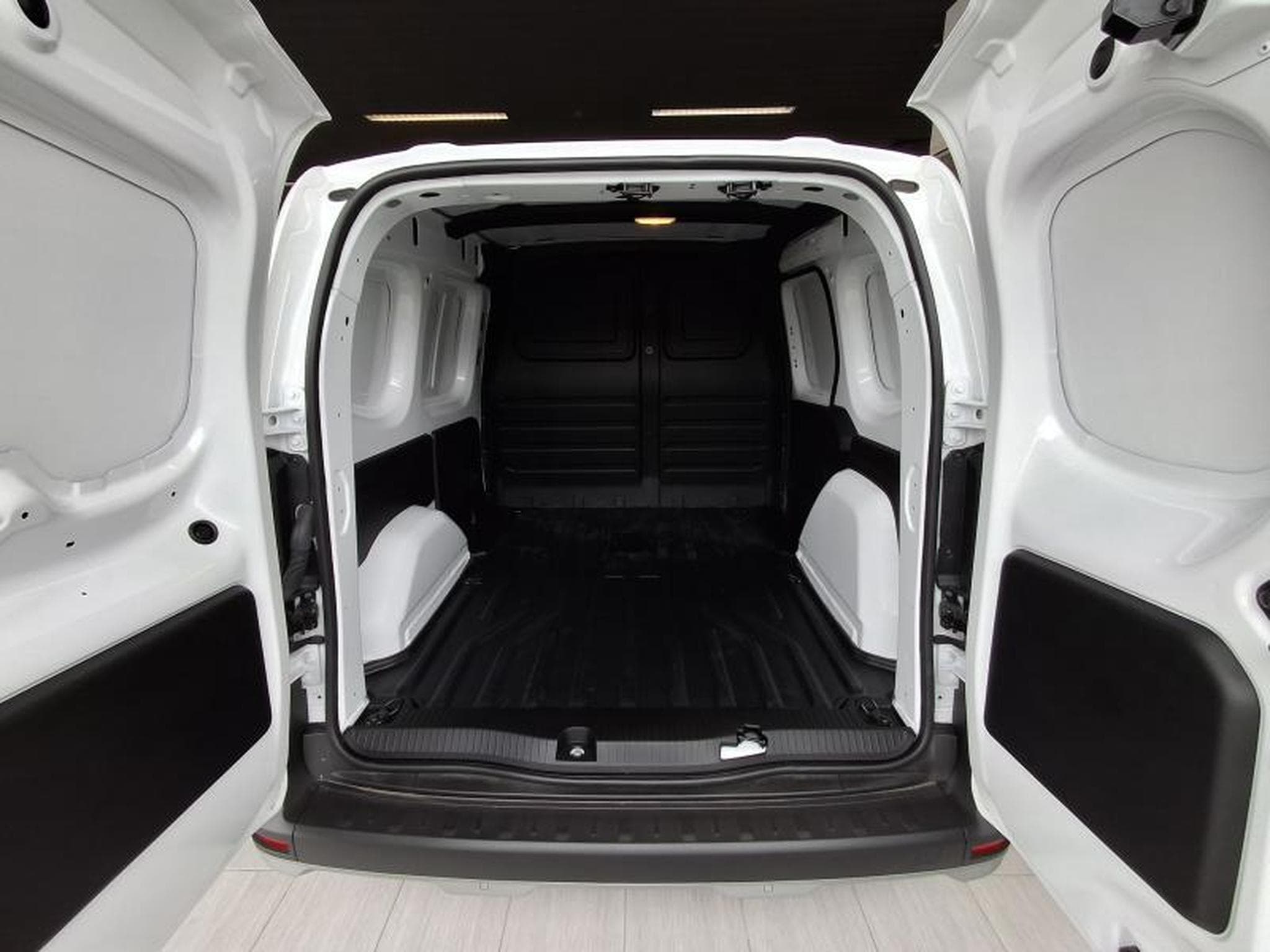 Nissan Townstar VAN EV N-Connecta L1H1 (2025) - Photo 7