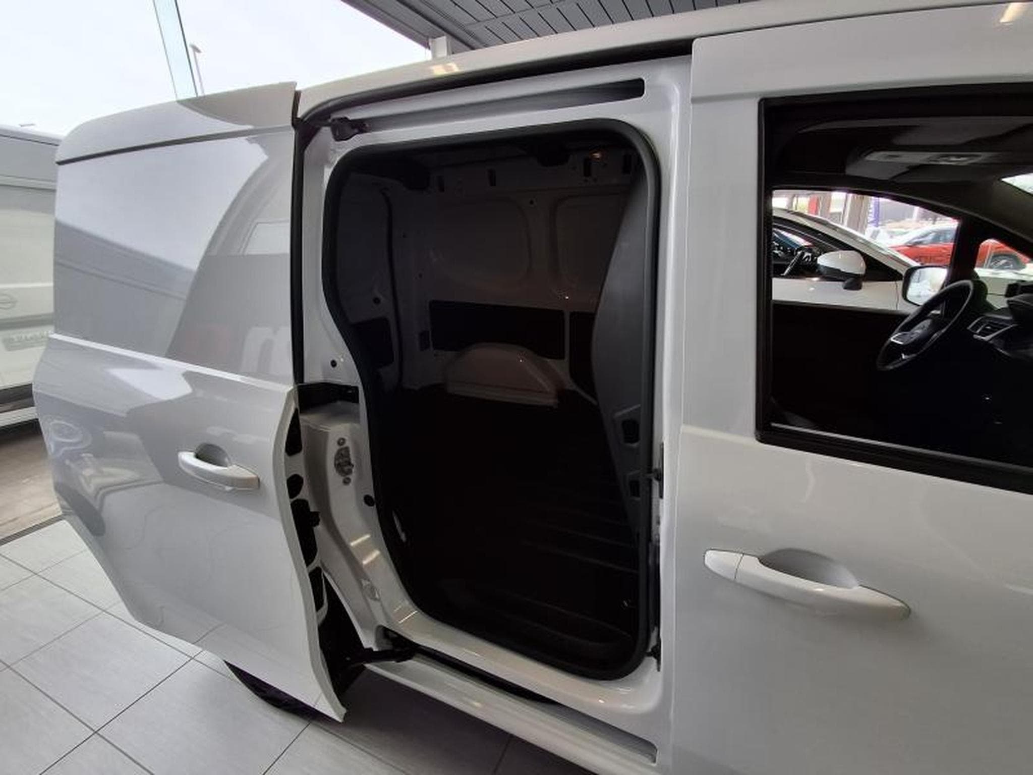 Nissan Townstar VAN EV N-Connecta L1H1 (2025) - Photo 8