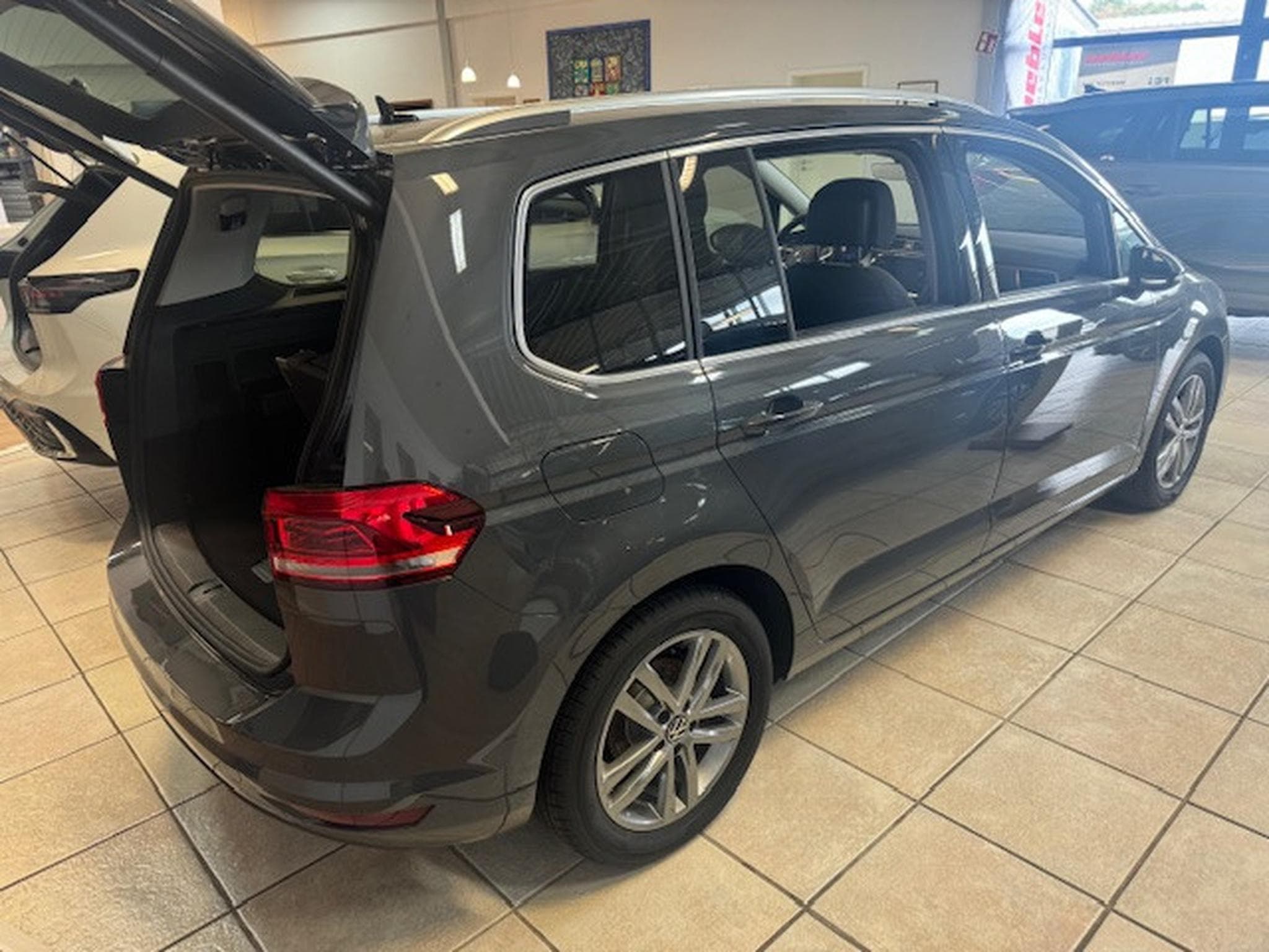 VW Touran VOLKSWAGEN TOURAN EN STOCK COMFORTLINE LED DSG ERGO SITZE SI (2024) - Photo 7