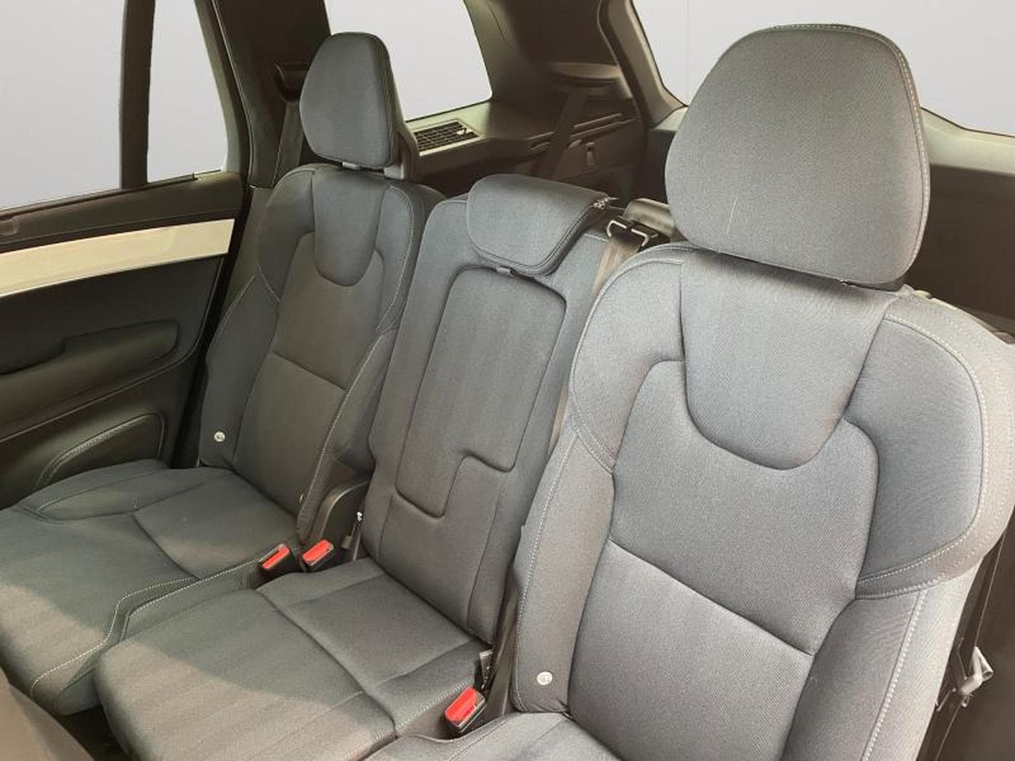Volvo XC90 B5 AWD Ultra Bright / Essence (2025) - Photo 13