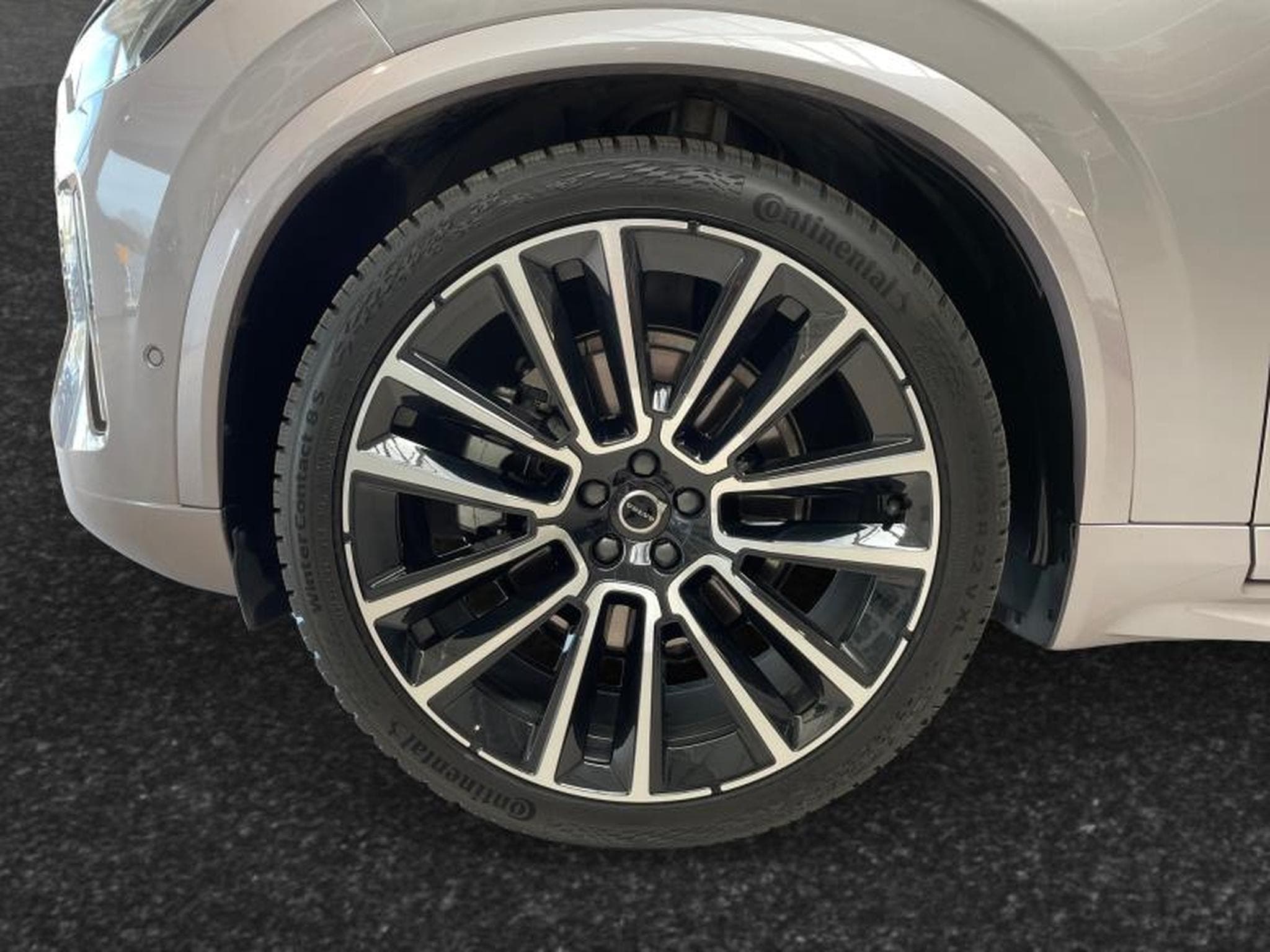 Volvo XC90 B5 AWD Ultra Bright / Essence (2025) - Photo 14