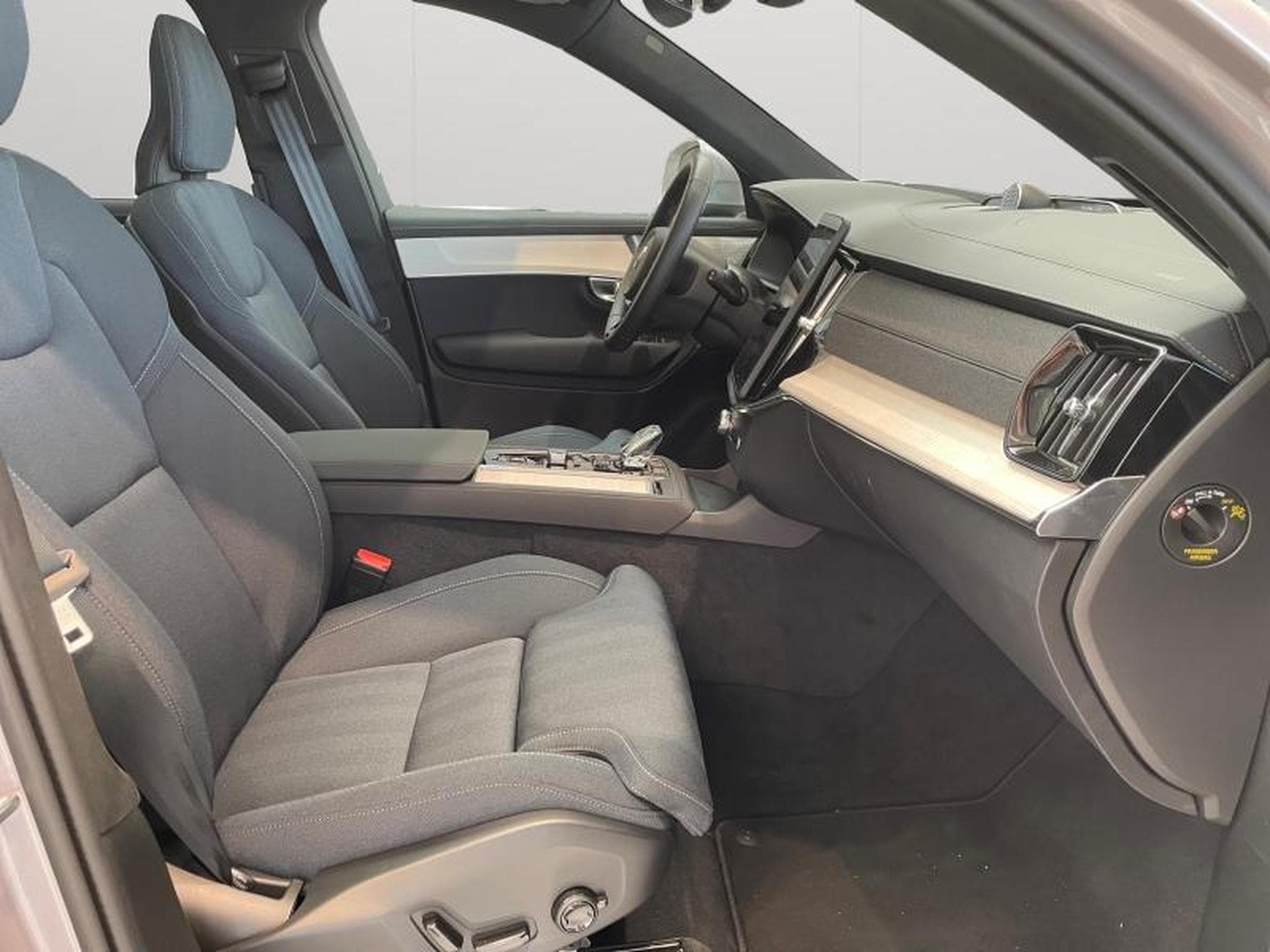 Volvo XC90 B5 AWD Ultra Bright / Essence (2025) - Photo 15