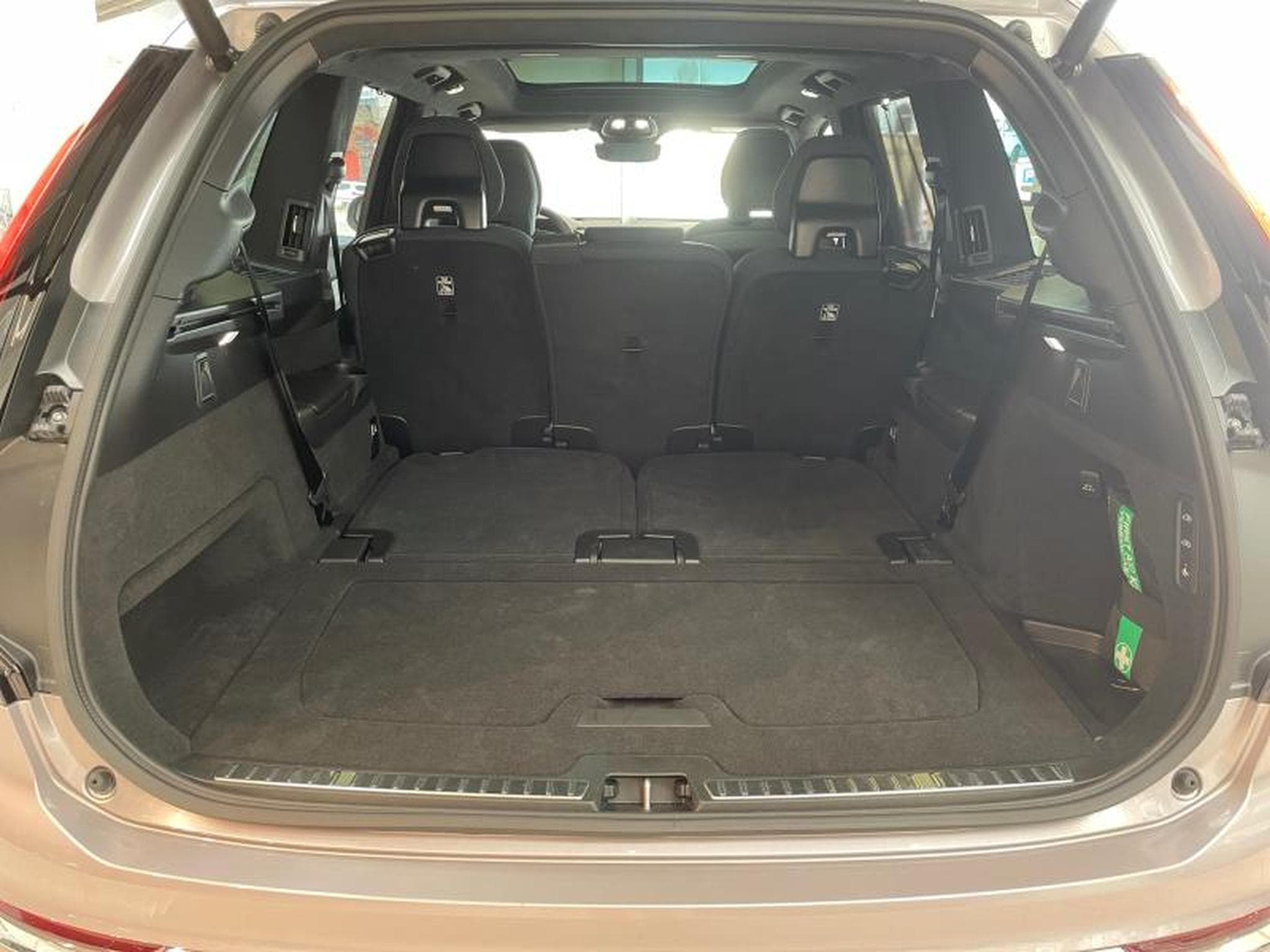 Volvo XC90 B5 AWD Ultra Bright / Essence (2025) - Photo 19