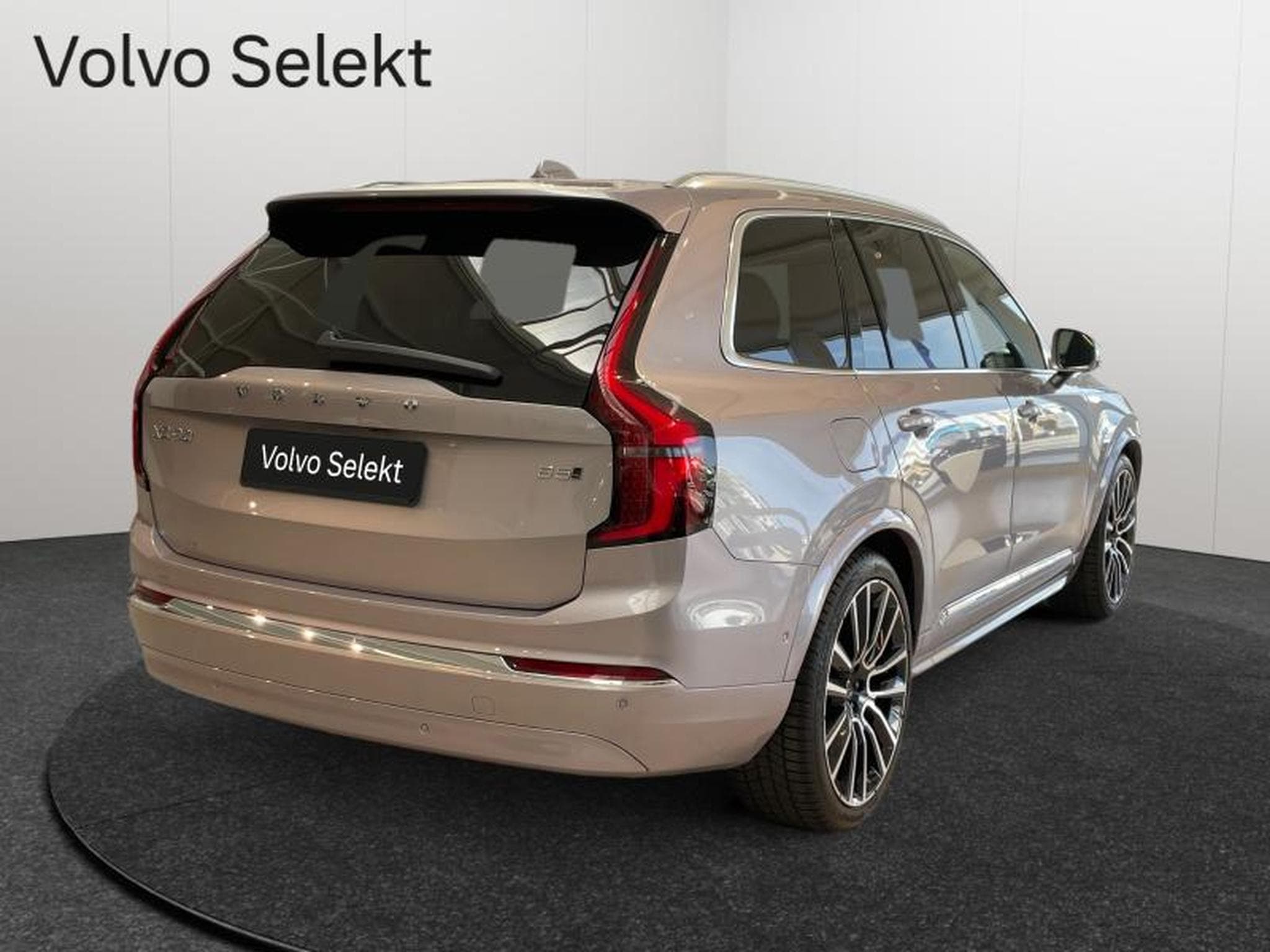 Volvo XC90 B5 AWD Ultra Bright / Essence (2025) - Photo 2