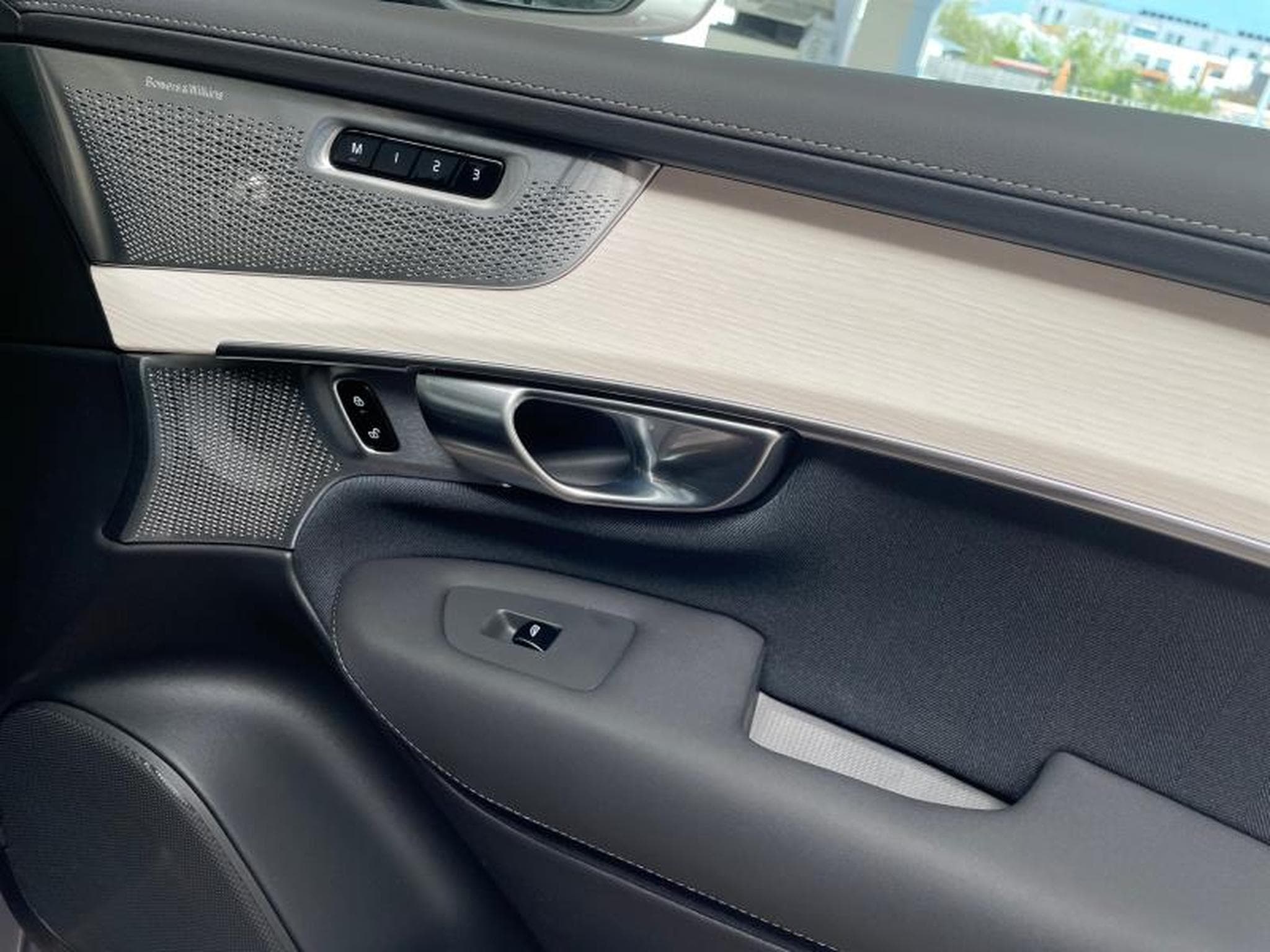 Volvo XC90 B5 AWD Ultra Bright / Essence (2025) - Photo 21