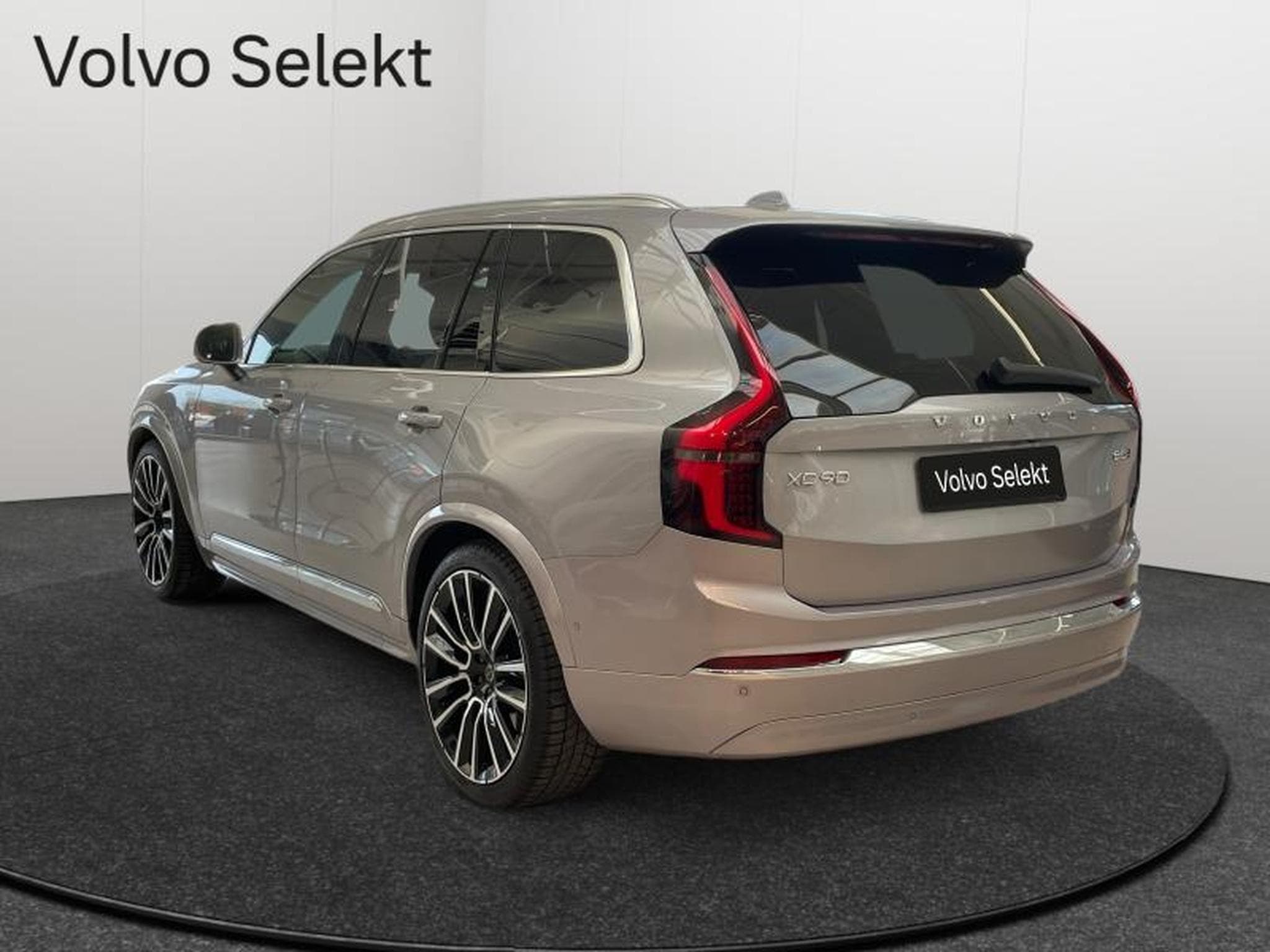 Volvo XC90 B5 AWD Ultra Bright / Essence (2025) - Photo 5