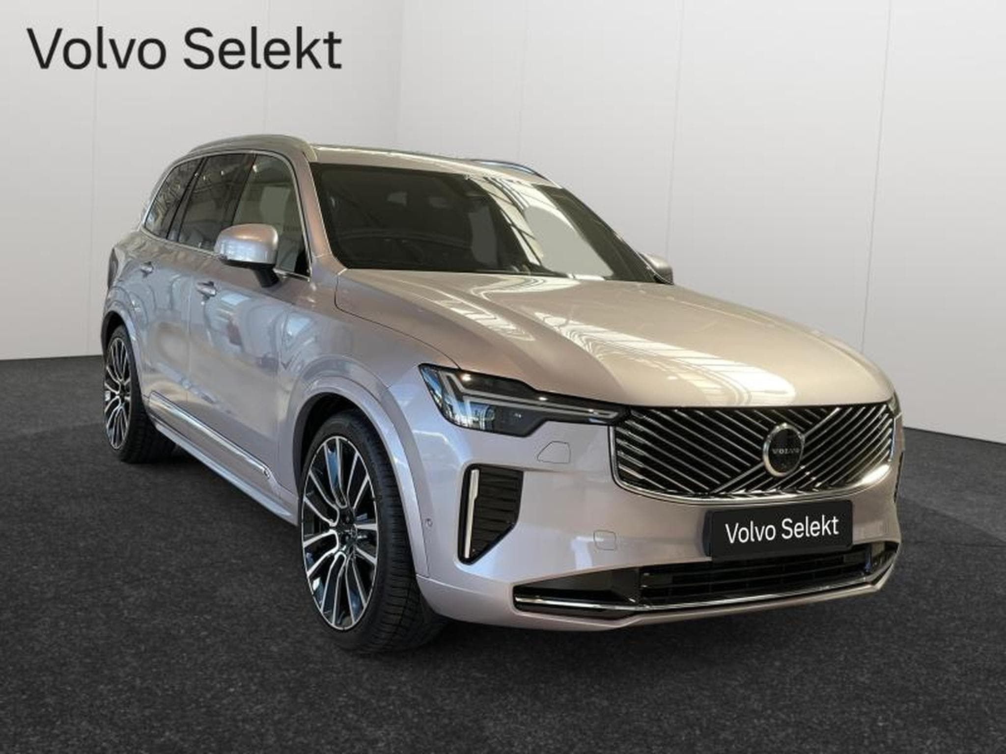 Volvo XC90 B5 AWD Ultra Bright / Essence (2025) - Photo 8