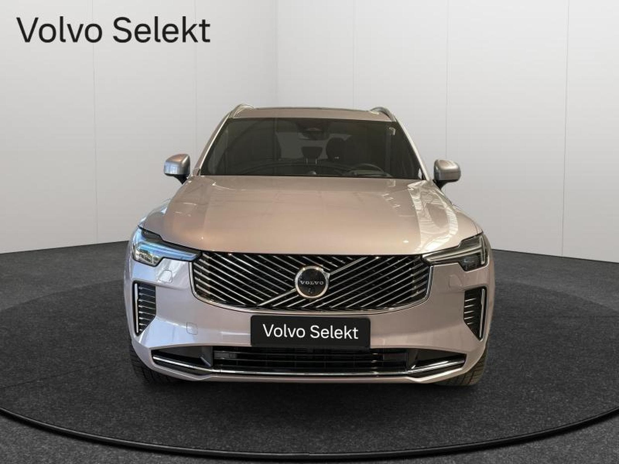Volvo XC90 B5 AWD Ultra Bright / Essence (2025) - Photo 9