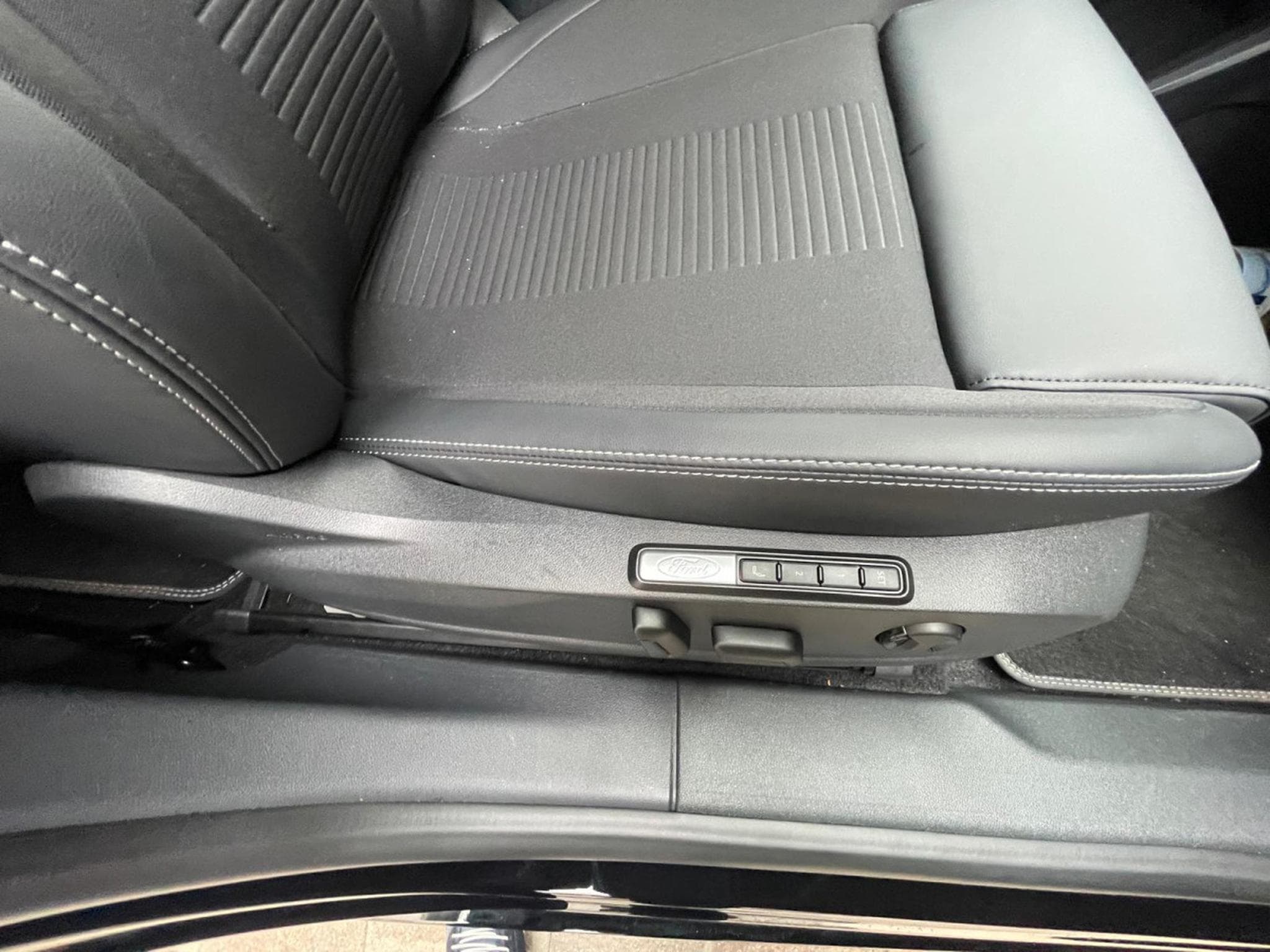Ford Capri Select 79kWh AWD - 340cv (2024) - Photo 15