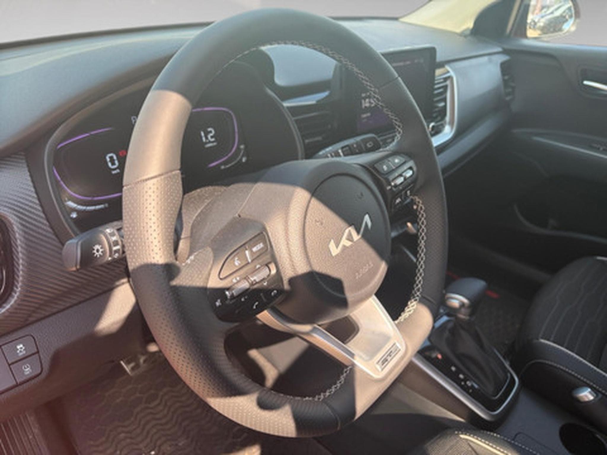 Kia Stonic 1.0 T 100 GT Line DCT (2025) - Photo 8