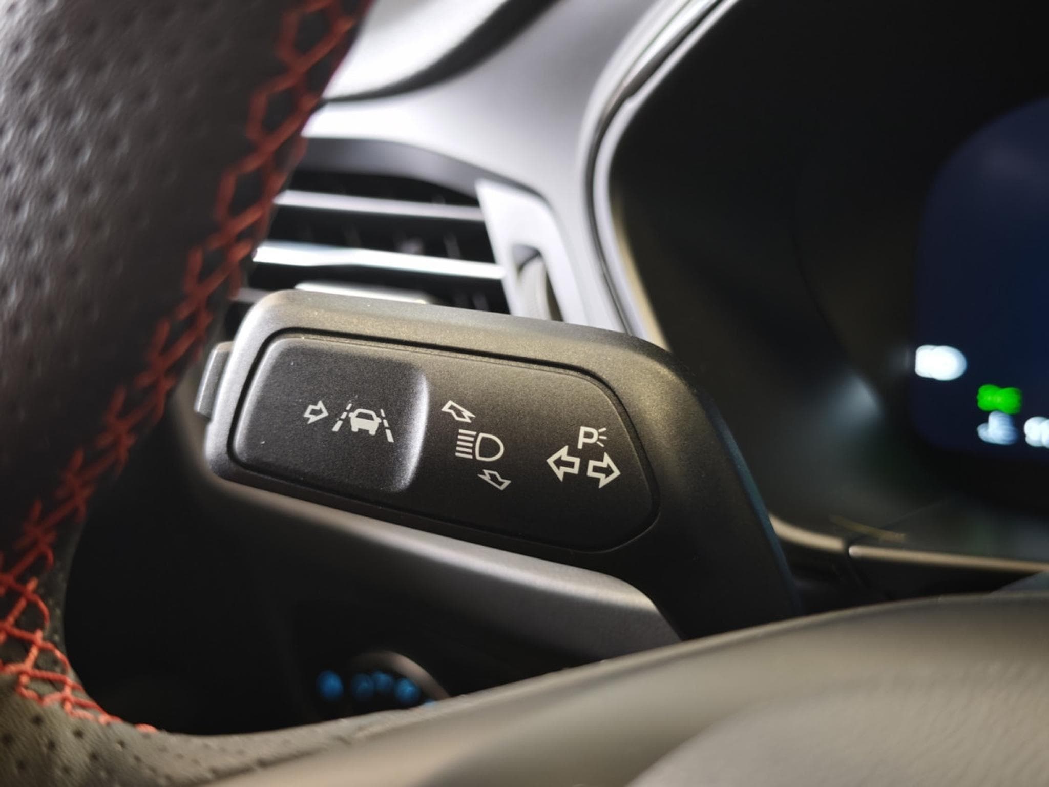 Ford Focus ST-Line X 1.0i Eco Boost MHEV (2025) - Photo 16