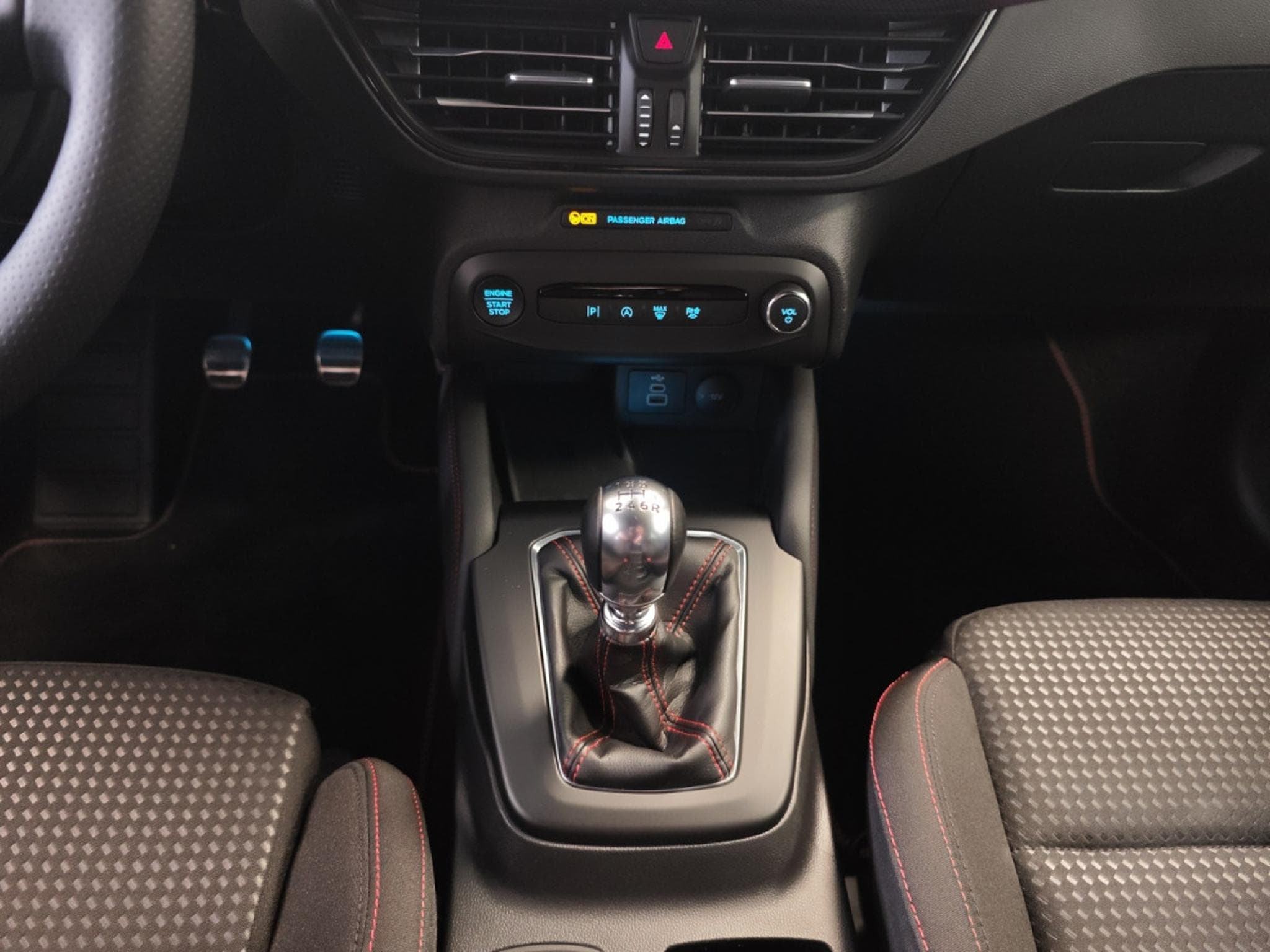 Ford Focus ST-Line X 1.0i Eco Boost MHEV (2025) - Photo 22