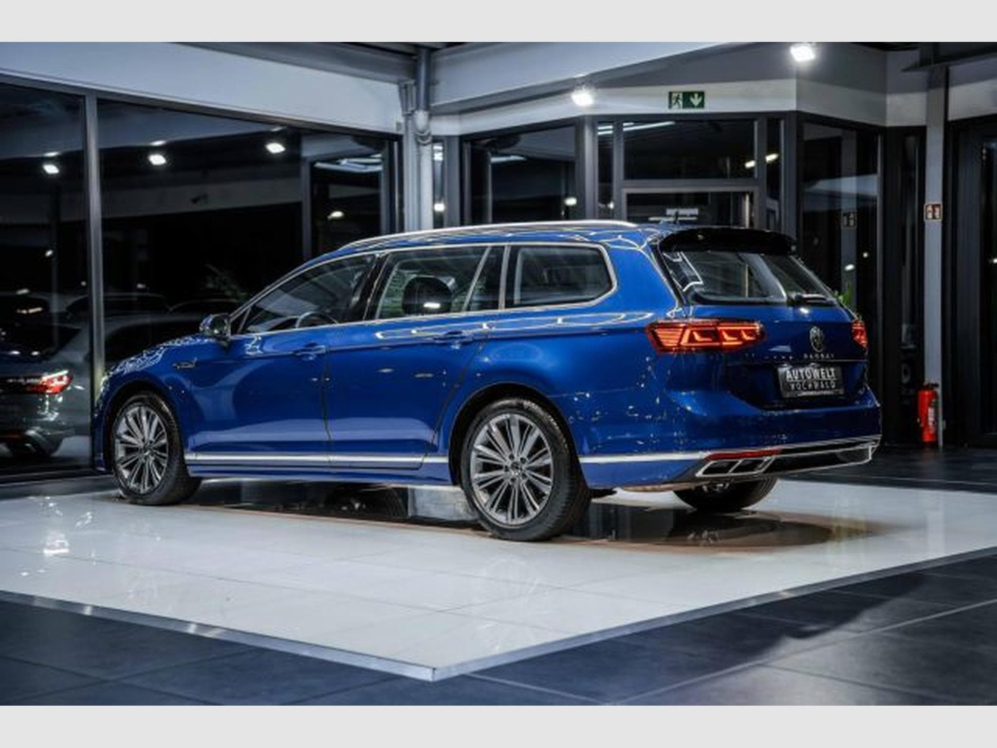 VW Passat Passat 2.0 TDI DSG Elegance 2x R-Line AHK STAHZG (2021) - Photo 11