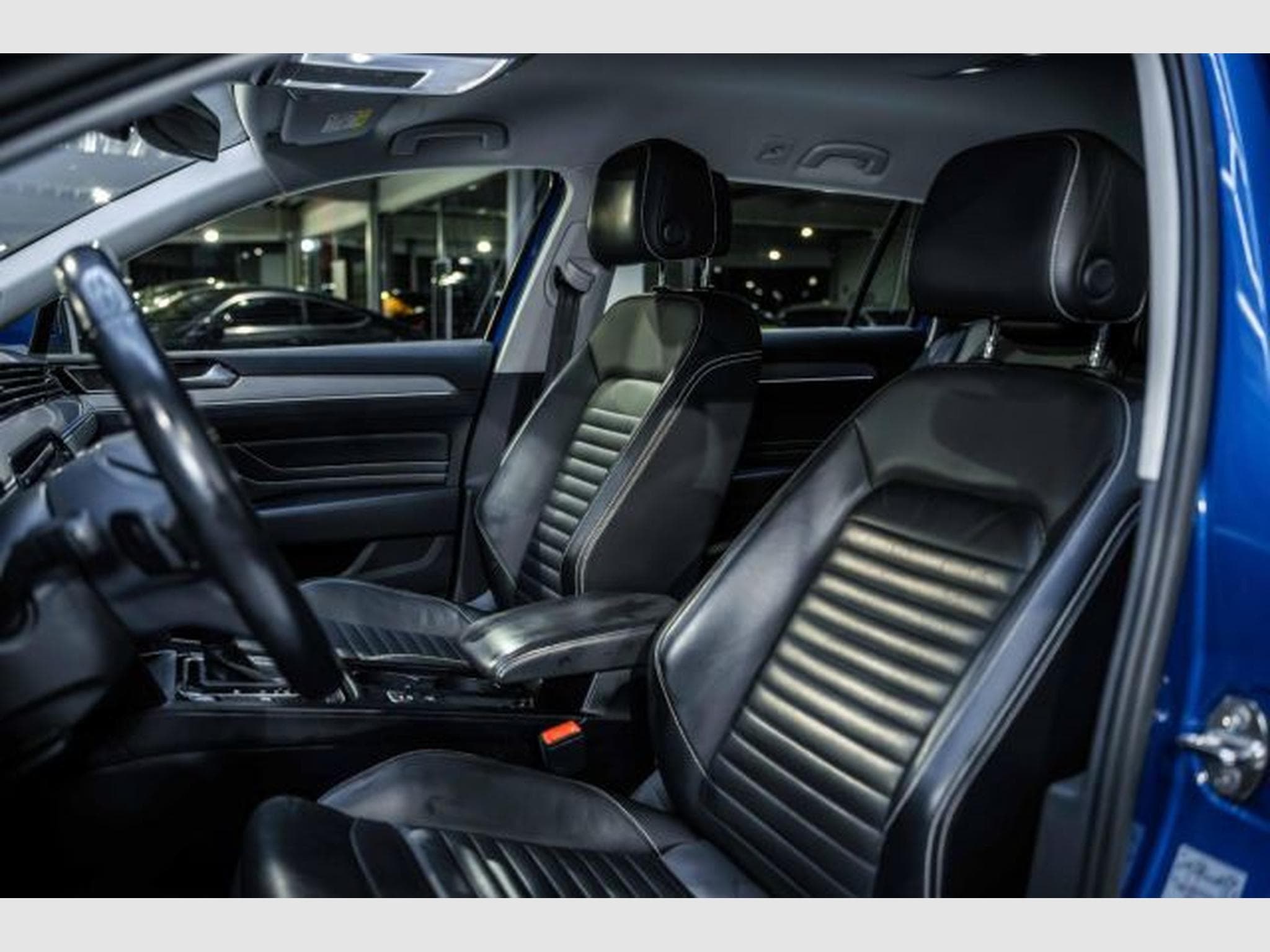 VW Passat Passat 2.0 TDI DSG Elegance 2x R-Line AHK STAHZG (2021) - Photo 14
