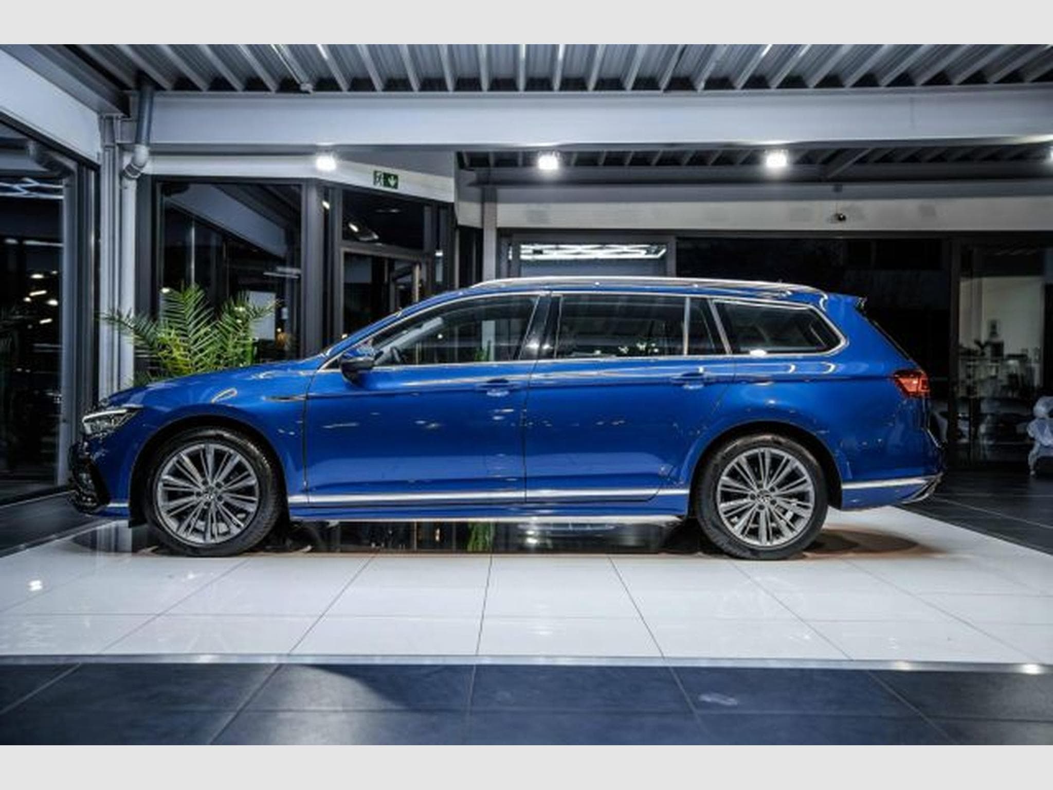 VW Passat Passat 2.0 TDI DSG Elegance 2x R-Line AHK STAHZG (2021) - Photo 8