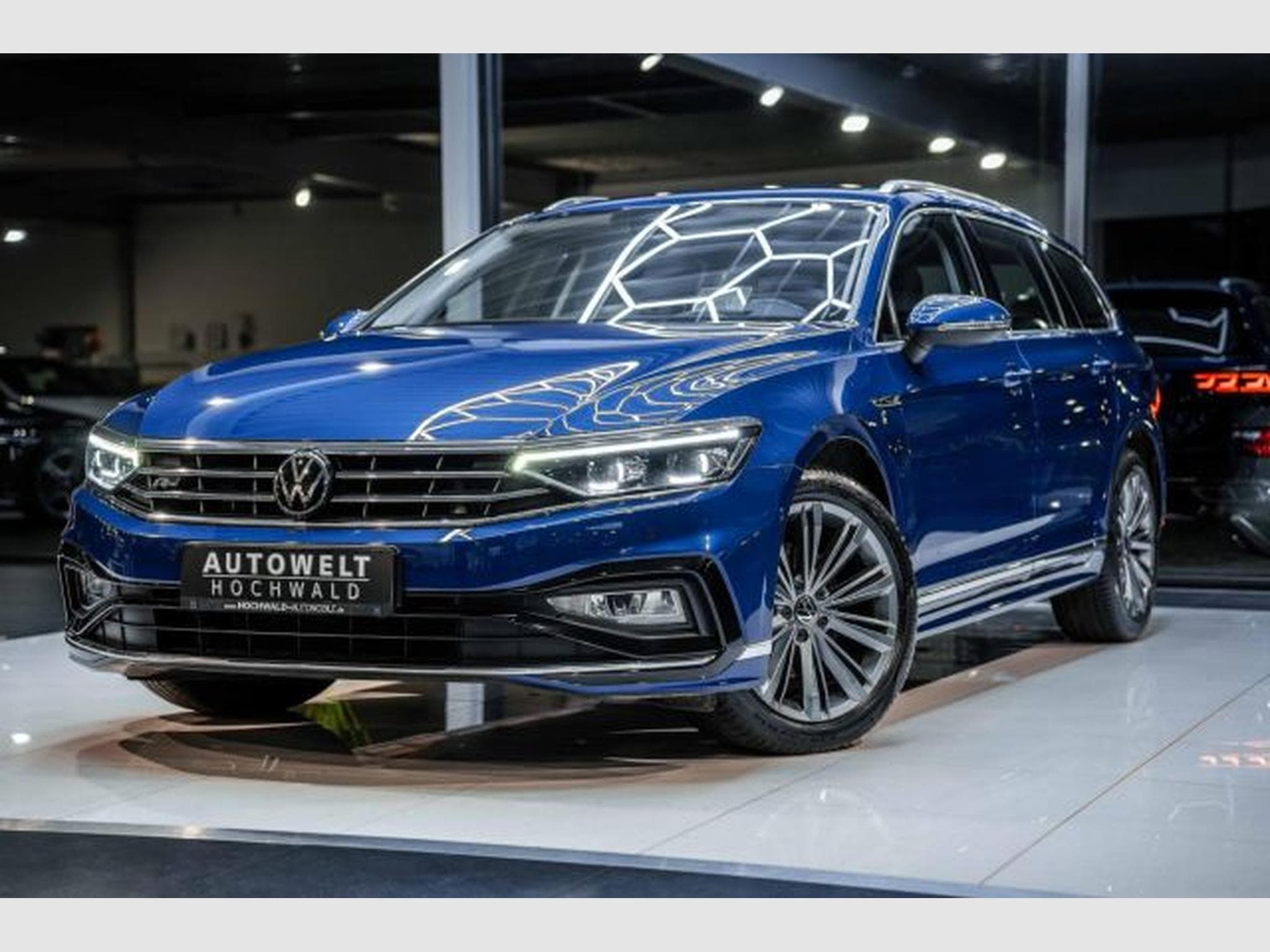 VW Passat Passat Variant 2.0 TDI DSG 2x R-Line AHK STAHZG (2021) - Photo 2