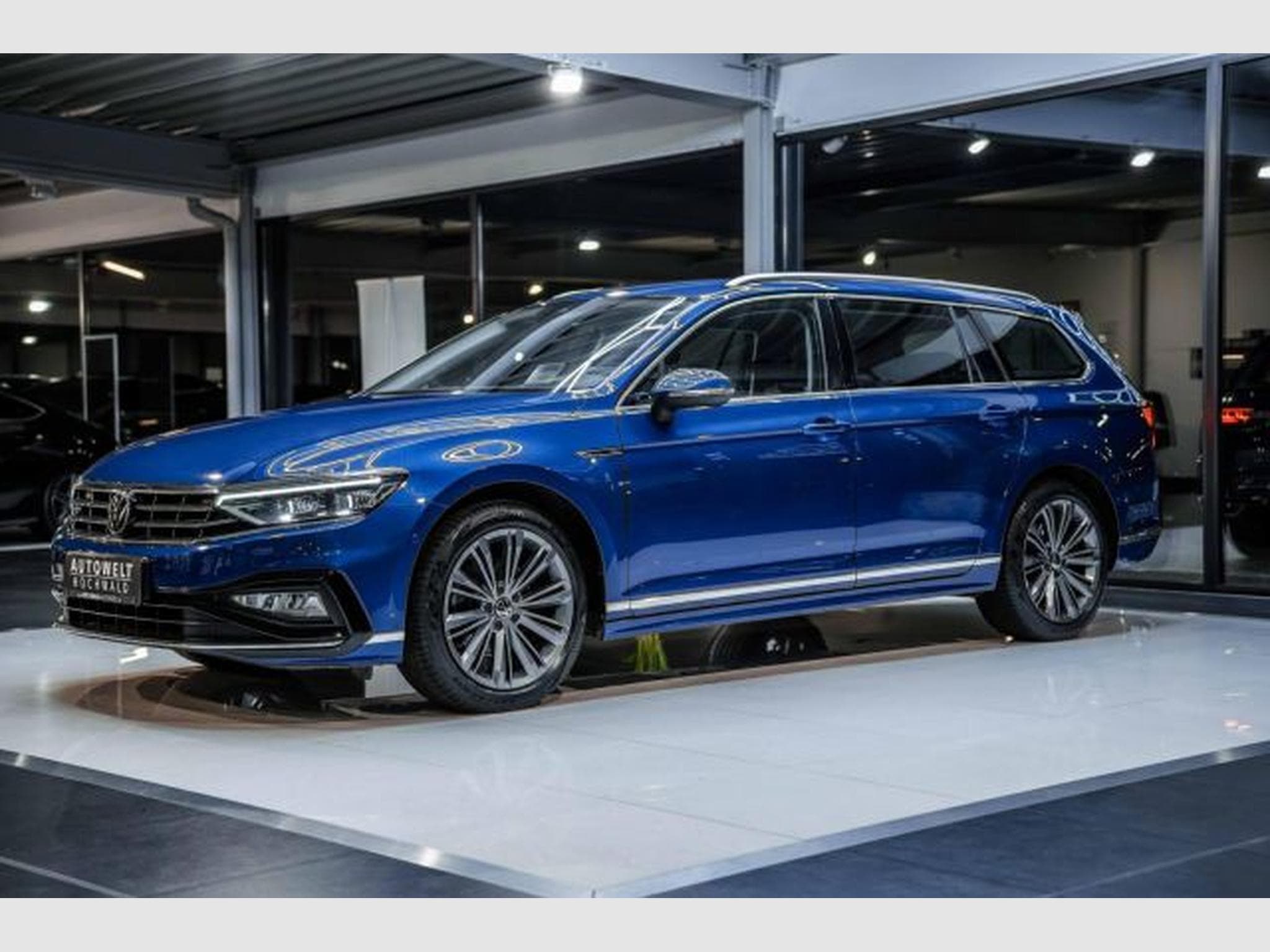 VW Passat Passat Variant 2.0 TDI DSG 2x R-Line AHK STAHZG (2021) - Photo 4