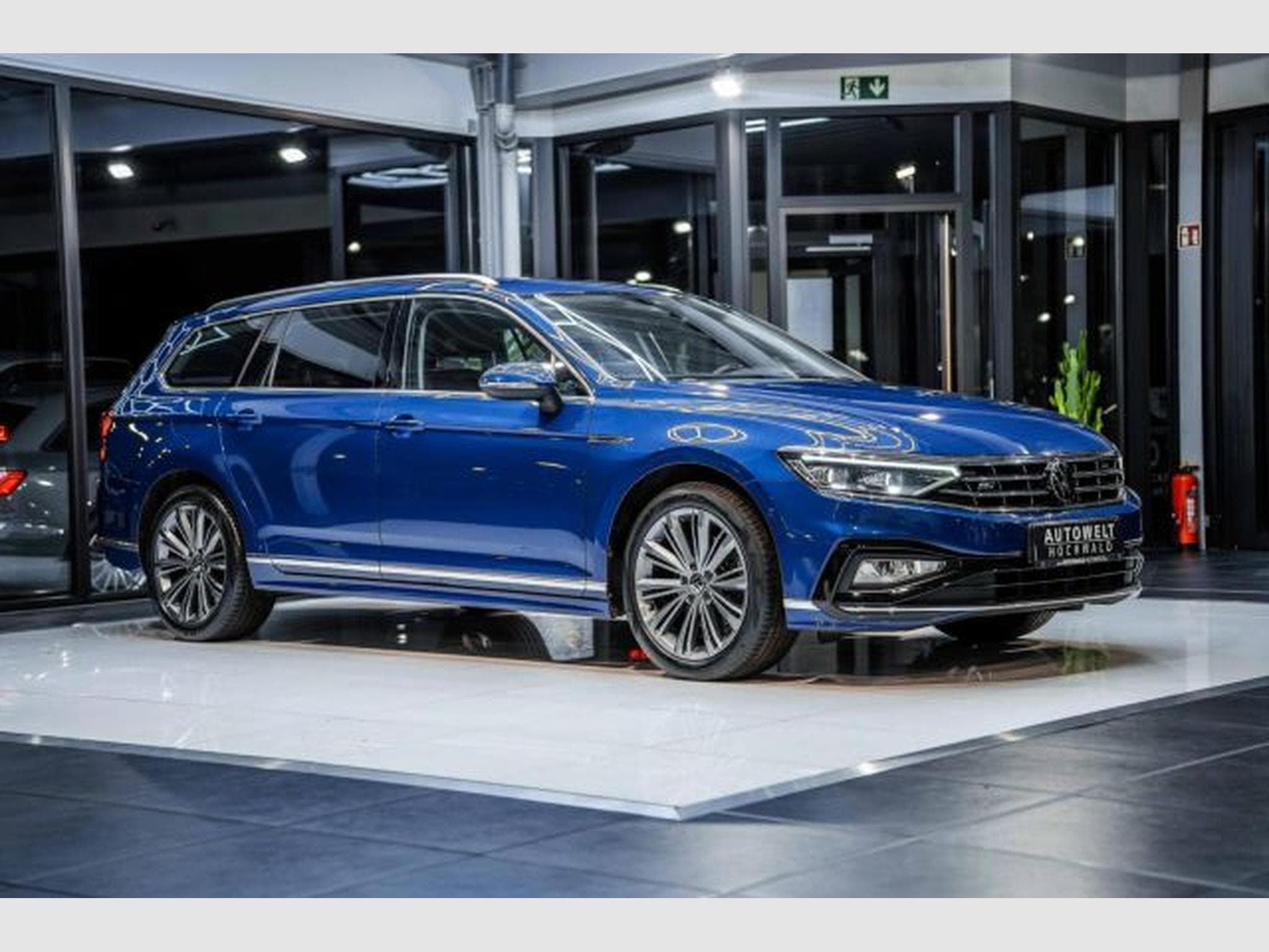 VW Passat Passat Variant 2.0 TDI DSG 2x R-Line AHK STAHZG (2021) - Photo 6
