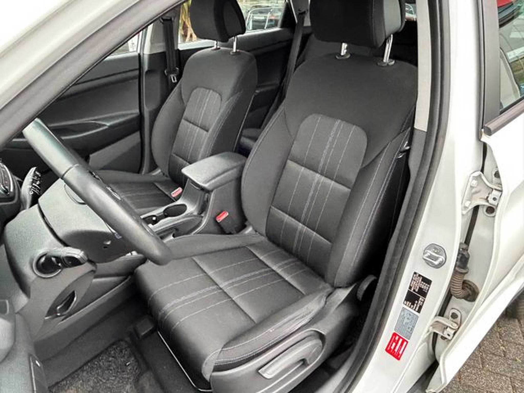 Hyundai TUCSON TUCSON 1,6 Go+ 2WD 1. Hand Navi Kamera Tempo AHK (2017) - Photo 10