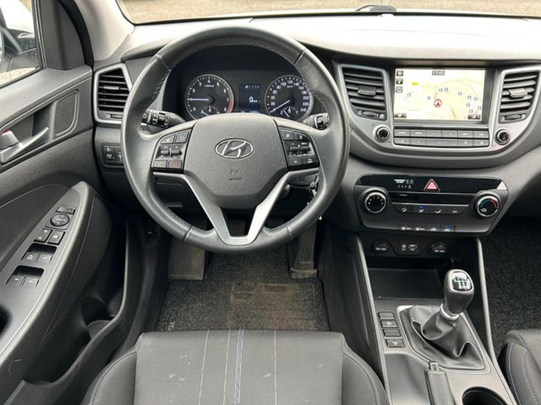 Hyundai TUCSON TUCSON 1,6 Go+ 2WD 1. Hand Navi Kamera Tempo AHK (2017) - Photo 12