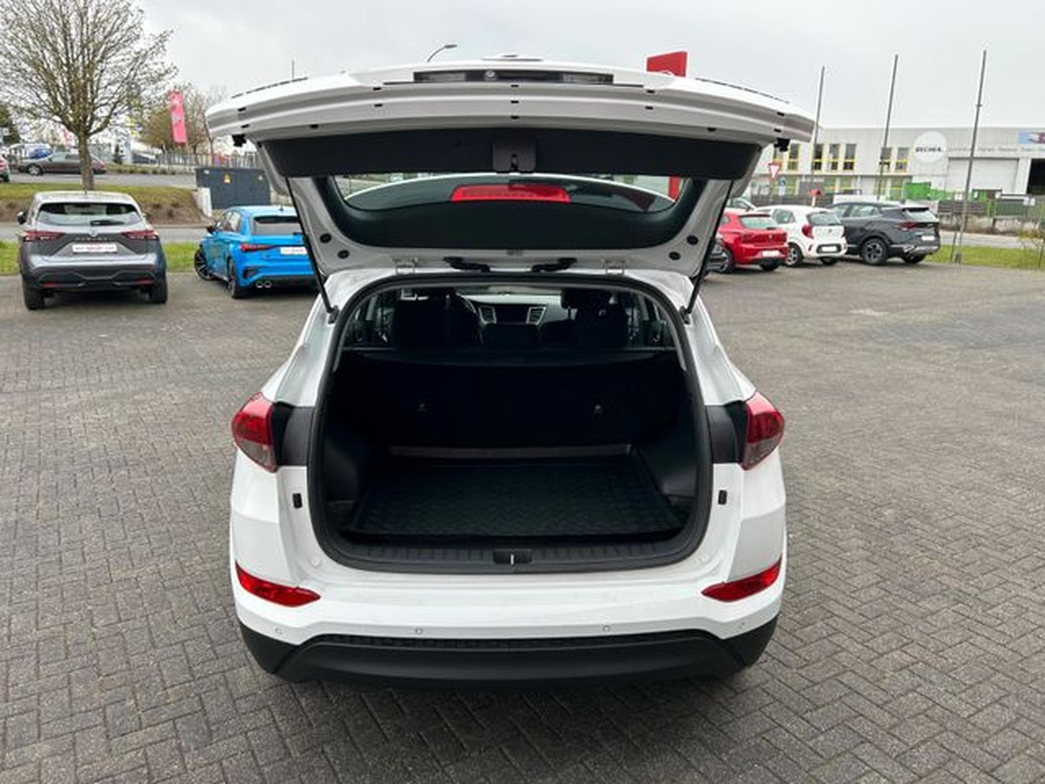 Hyundai TUCSON TUCSON 1,6 Go+ 2WD 1. Hand Navi Kamera Tempo AHK (2017) - Photo 7