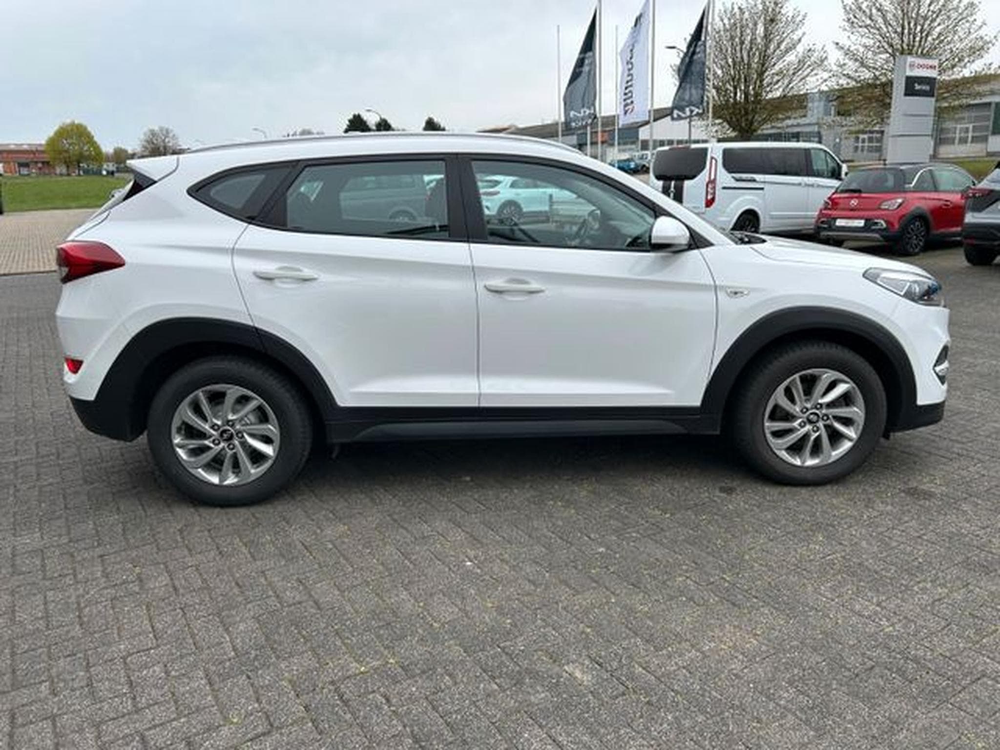 Hyundai TUCSON TUCSON 1,6 Go+ 2WD 1. Hand Navi Kamera Tempo AHK (2017) - Photo 9