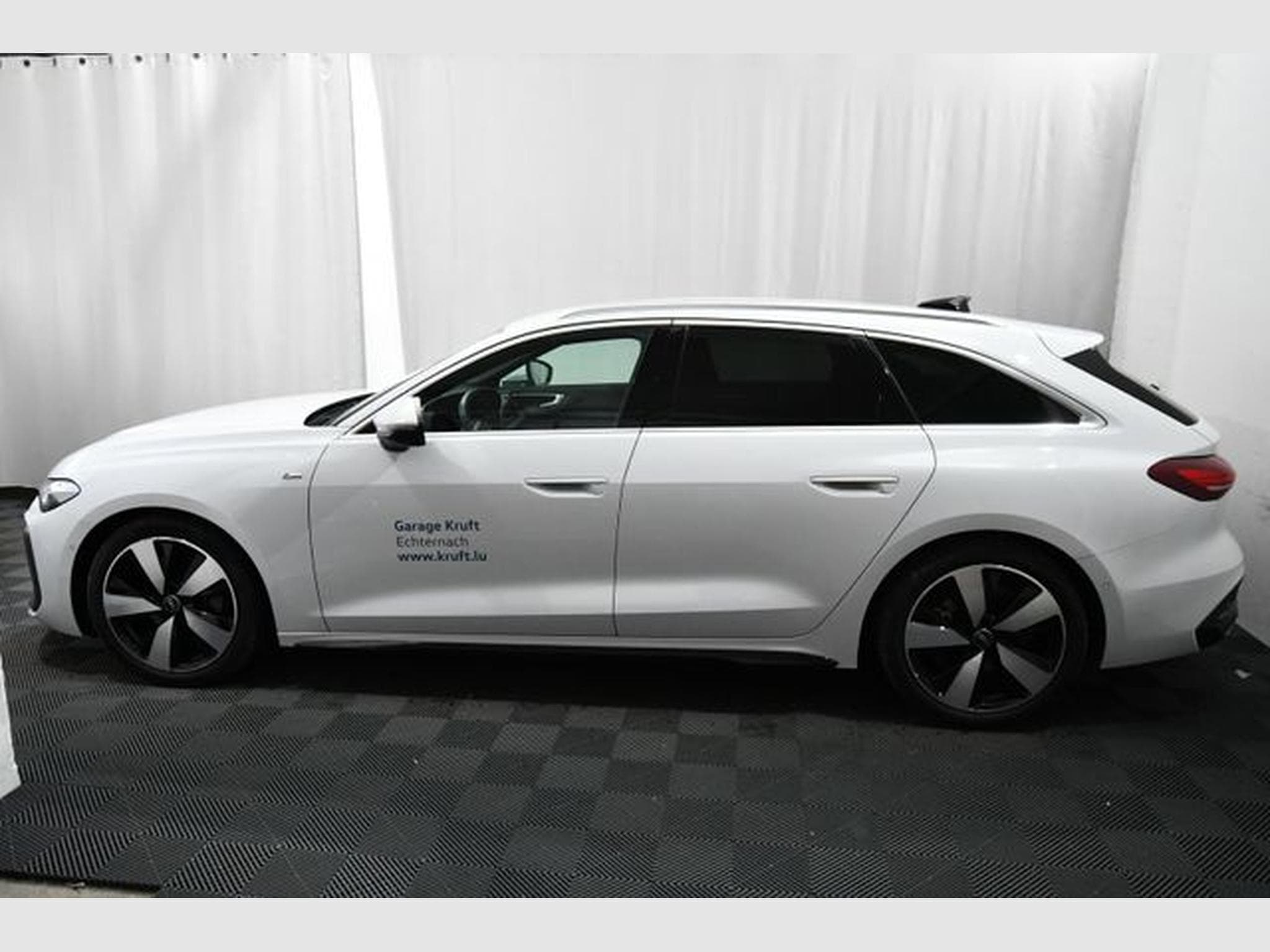 Audi A5 A5 Avant 40 TFSI S line - Kamera, SH, LED (2025) - Photo 2