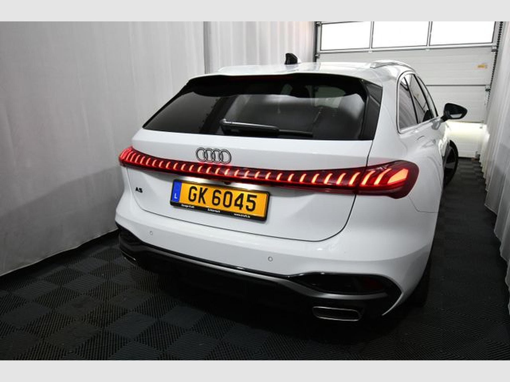 Audi A5 A5 Avant 40 TFSI S line - Kamera, SH, LED (2025) - Photo 4