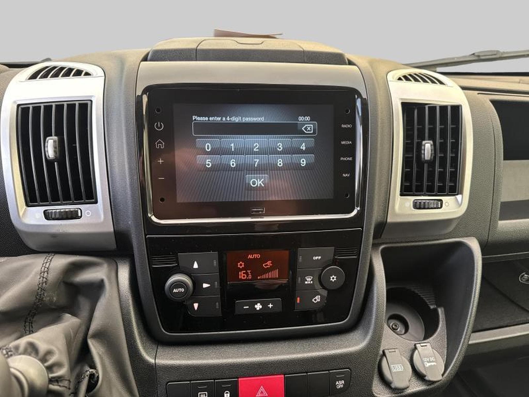 Peugeot Boxer Fourgon tole 333 L1H1 (2024) - Photo 16