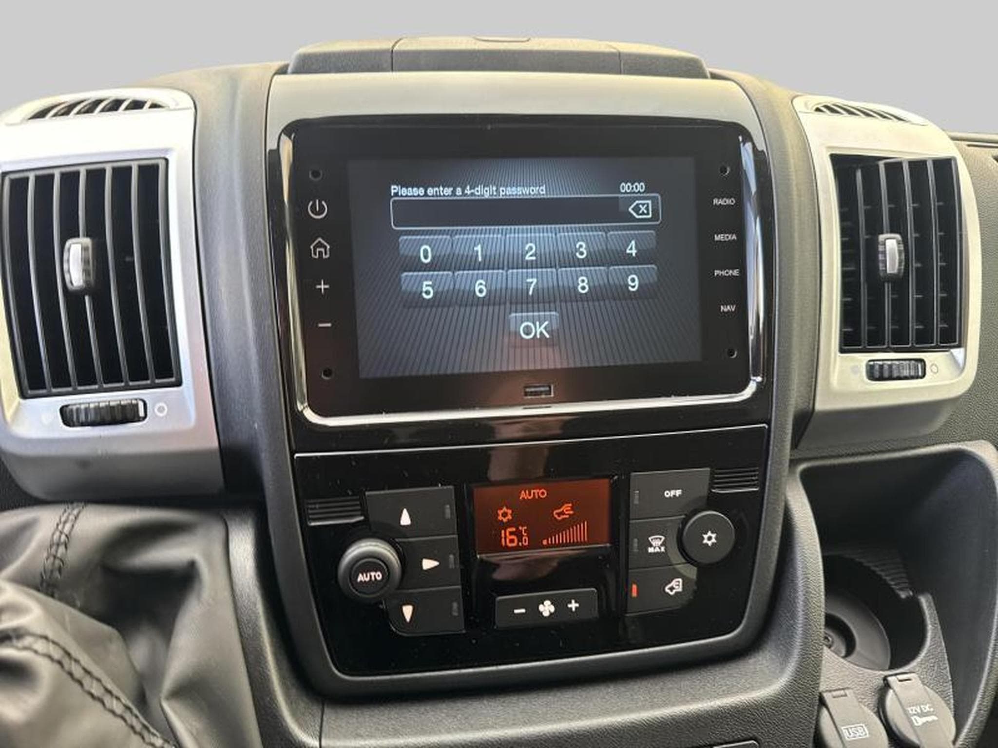 Peugeot Boxer Fourgon tole 333 L1H1 (2024) - Photo 18