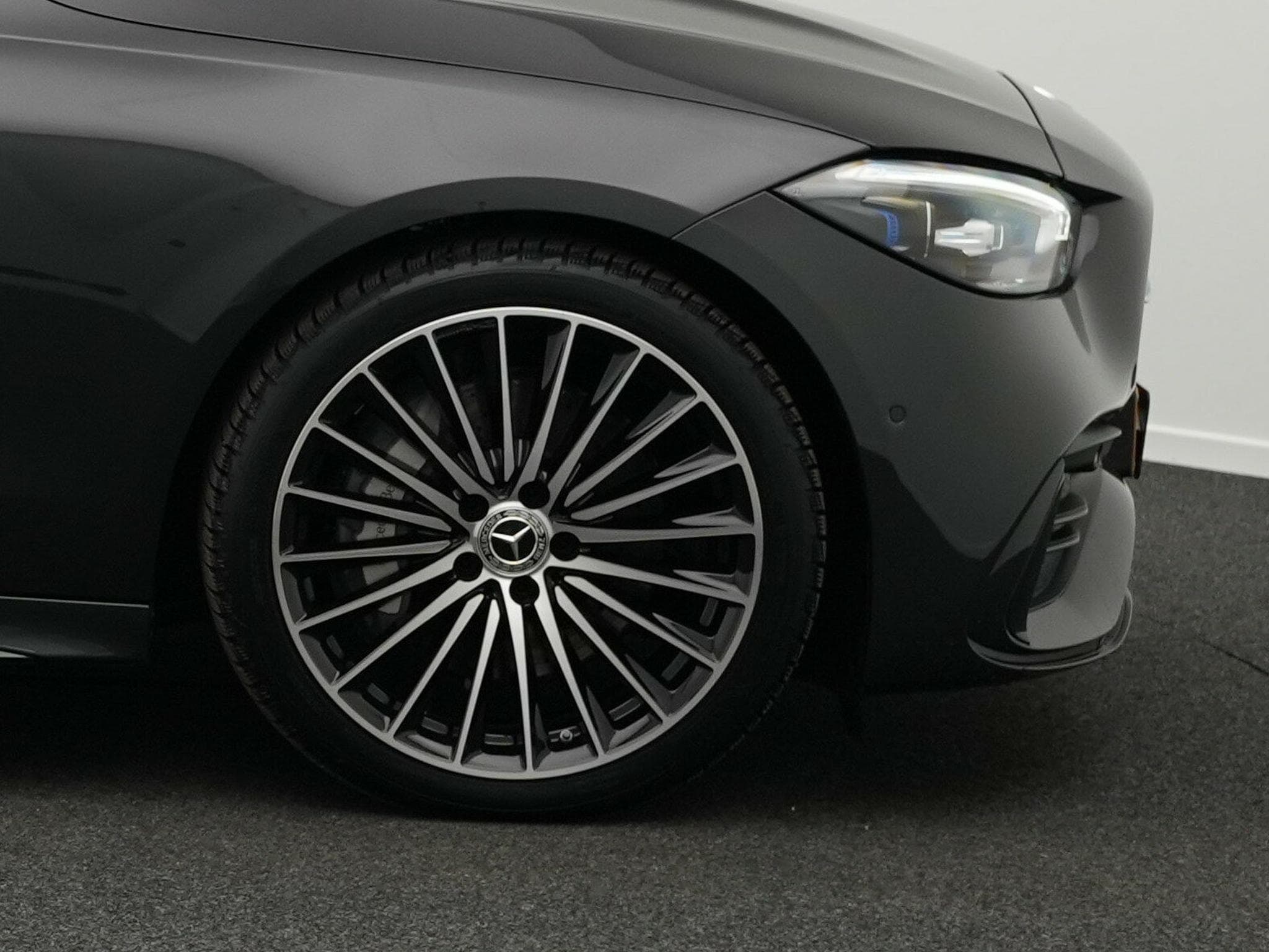 Mercedes C 200 d (2025) - Photo 6