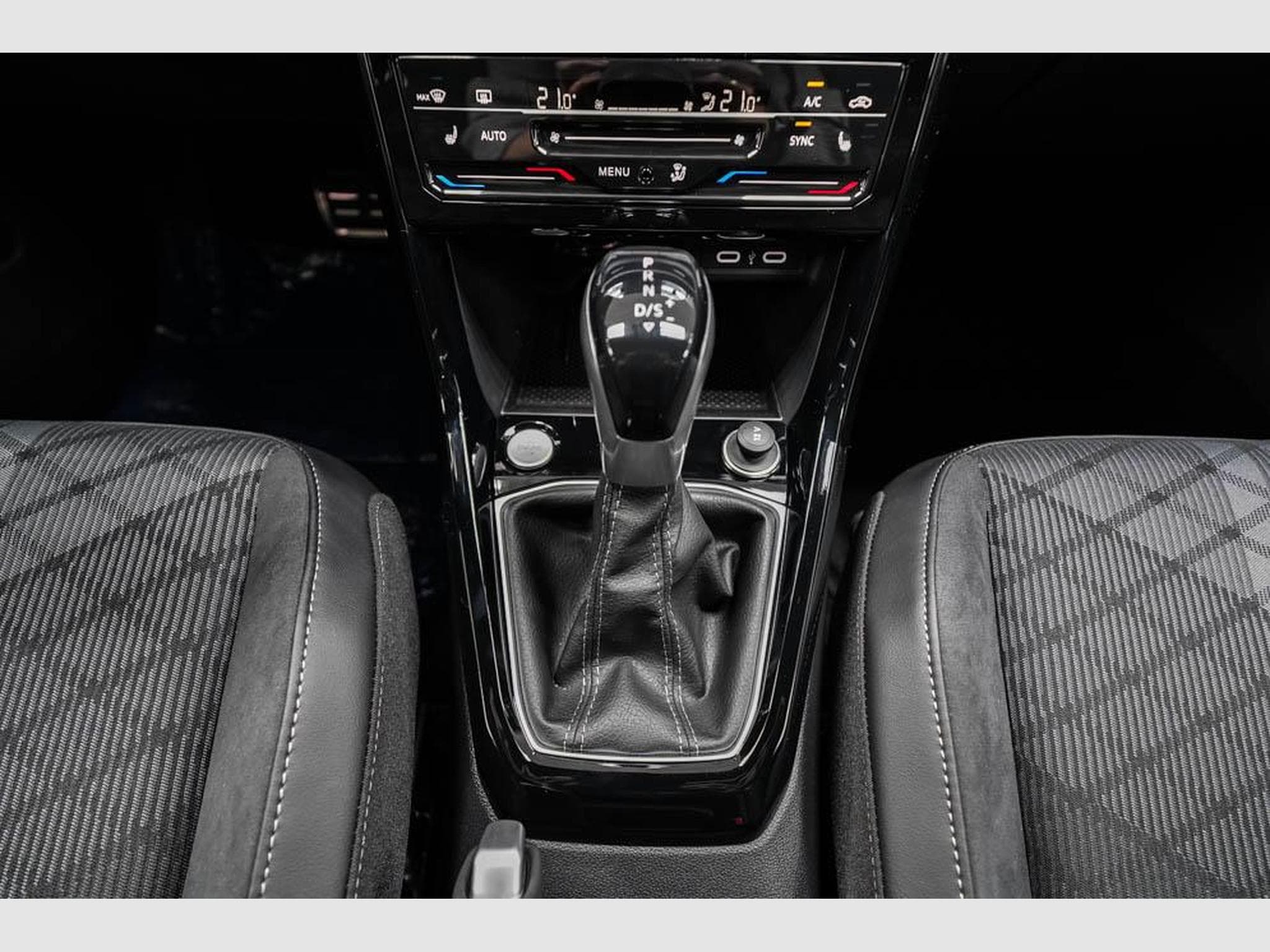 VW T-Cross 1,5 TSI DSG (2026) - Photo 11