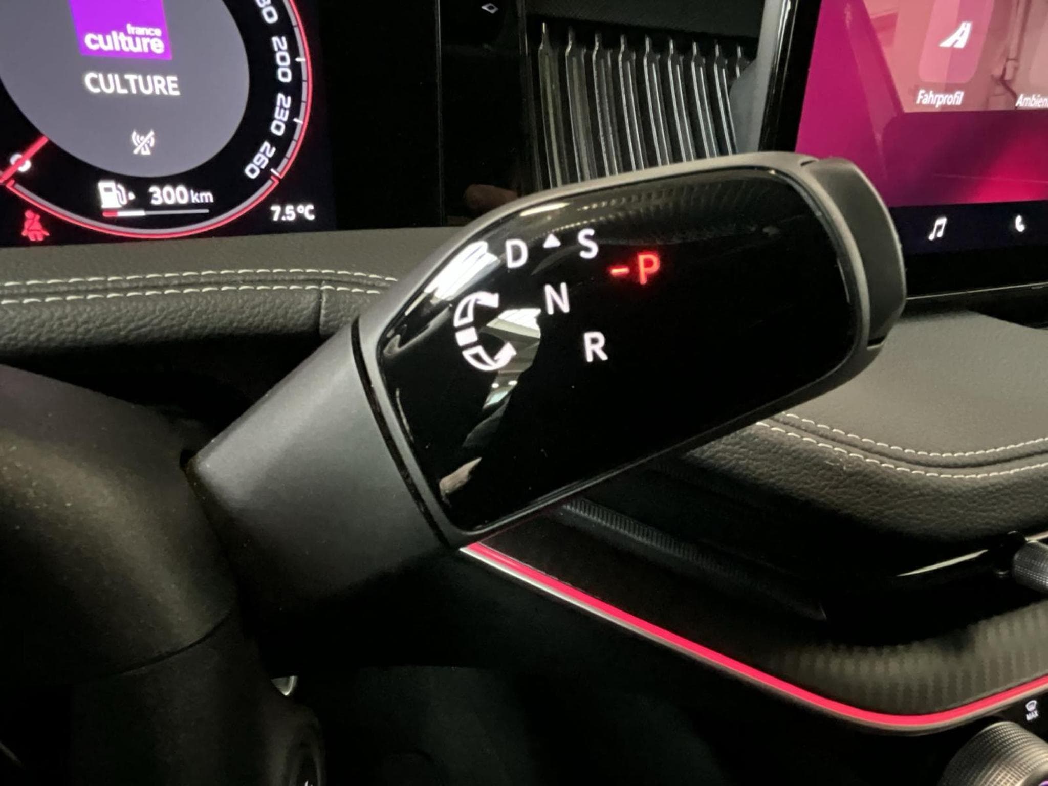 Skoda Superb Sportline+4x4+DSG+Pano+AHK+StandH. (2025) - Photo 12