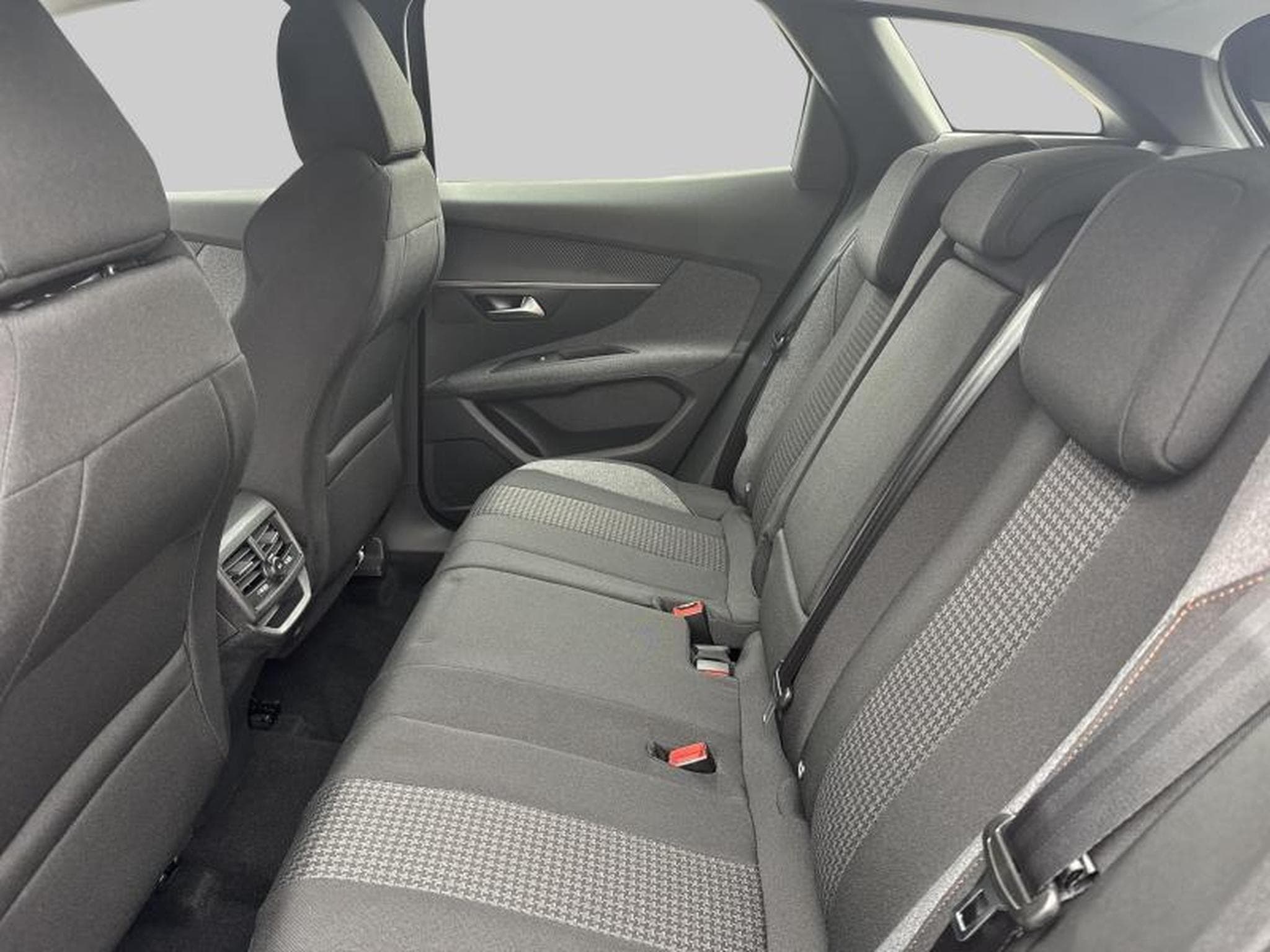 Peugeot 3008 II Active Pack (2023) - Photo 12