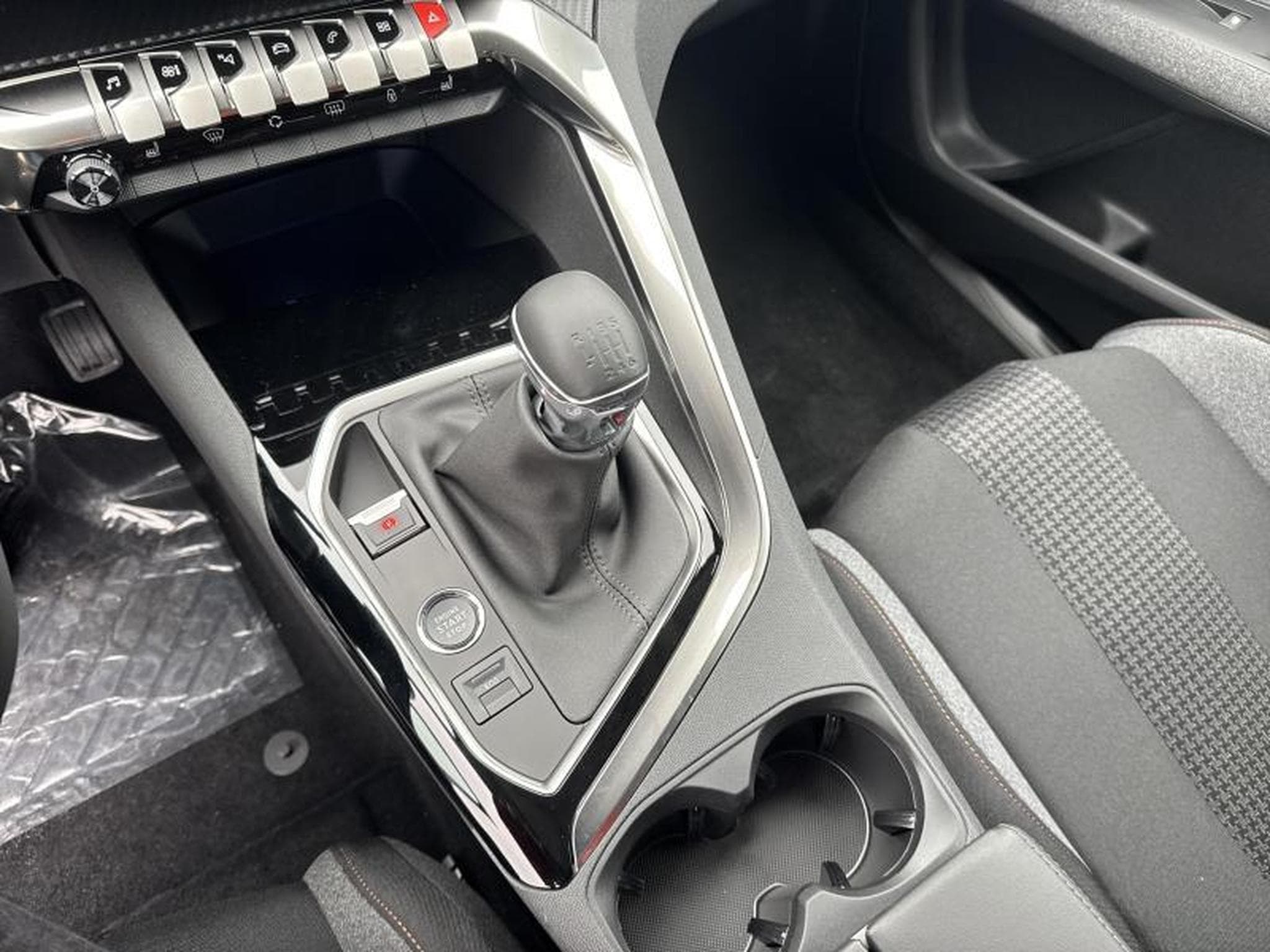 Peugeot 3008 II Active Pack (2023) - Photo 19