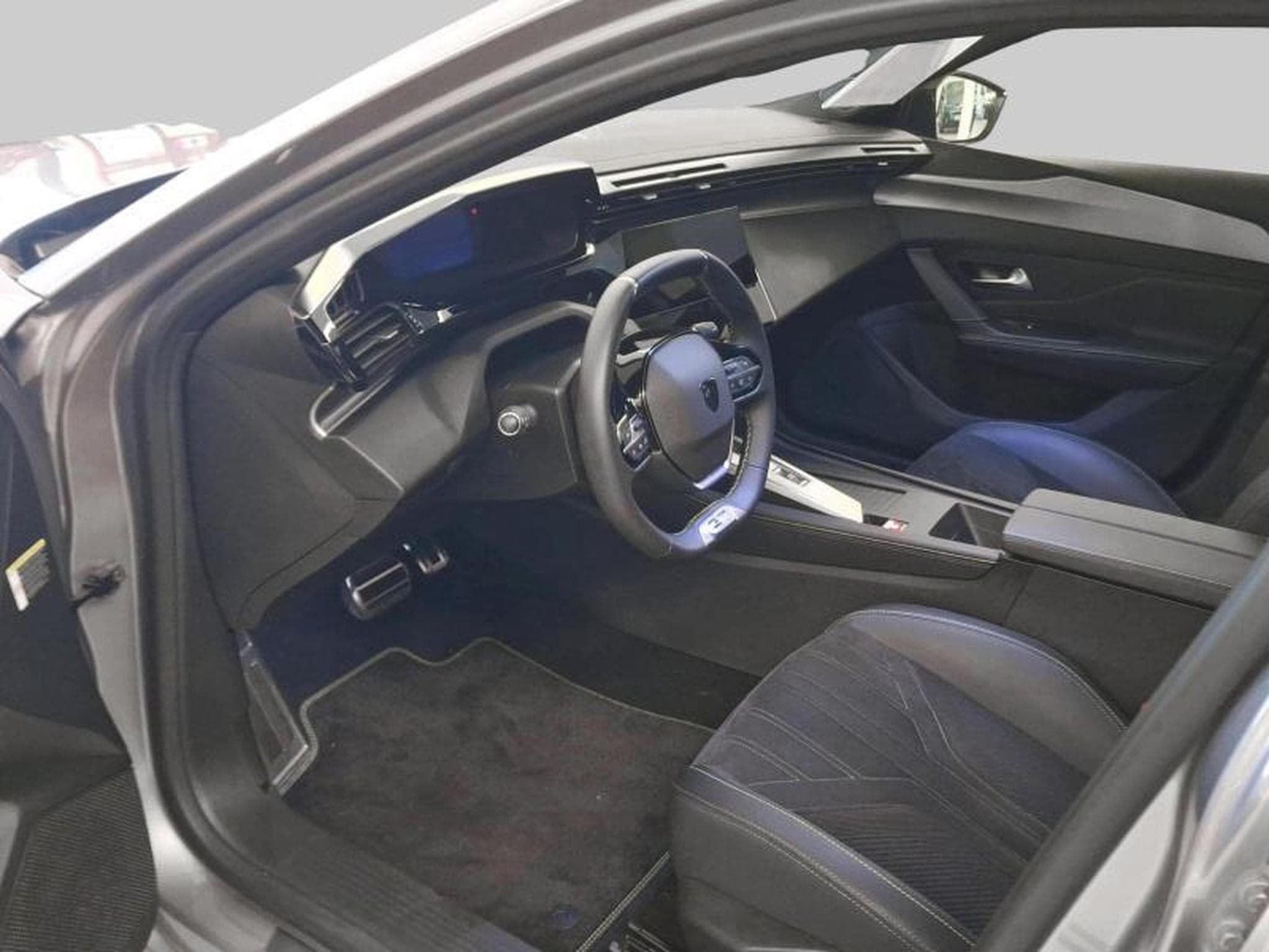 Peugeot 308 GT EAT8 (2024) - Photo 11