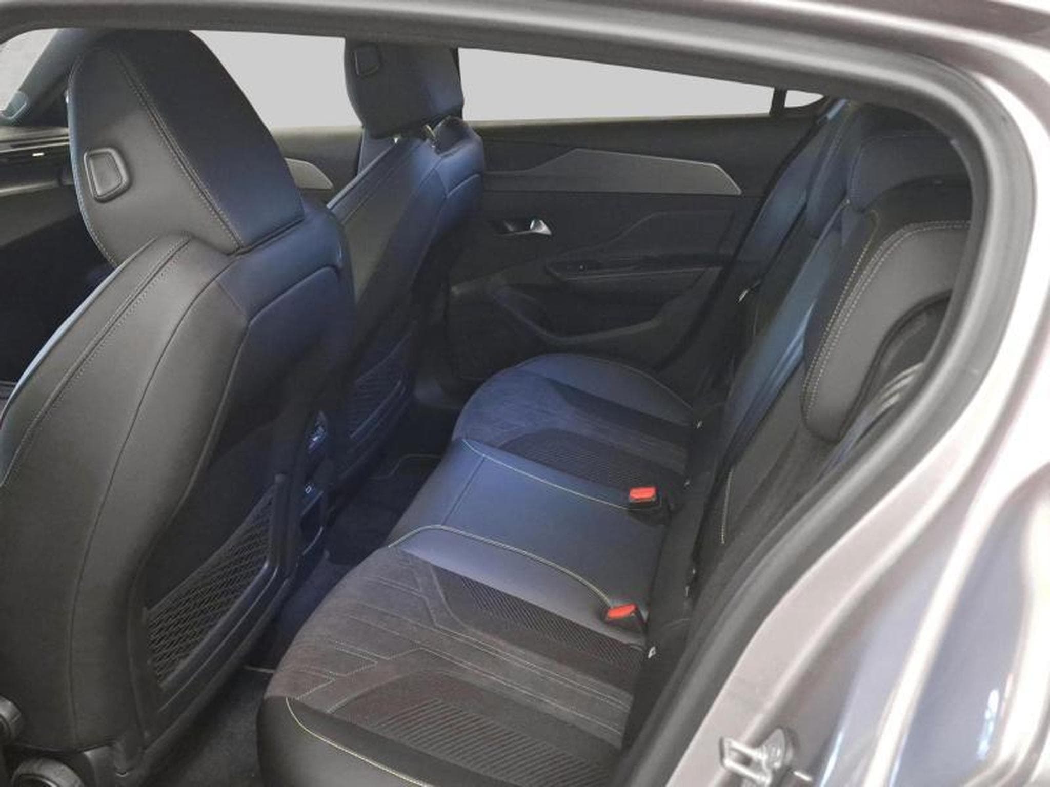 Peugeot 308 GT EAT8 (2024) - Photo 12