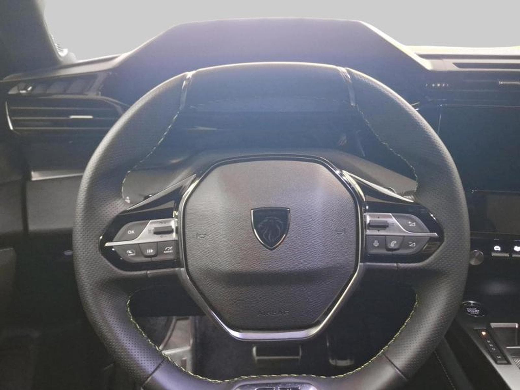 Peugeot 308 GT EAT8 (2024) - Photo 14