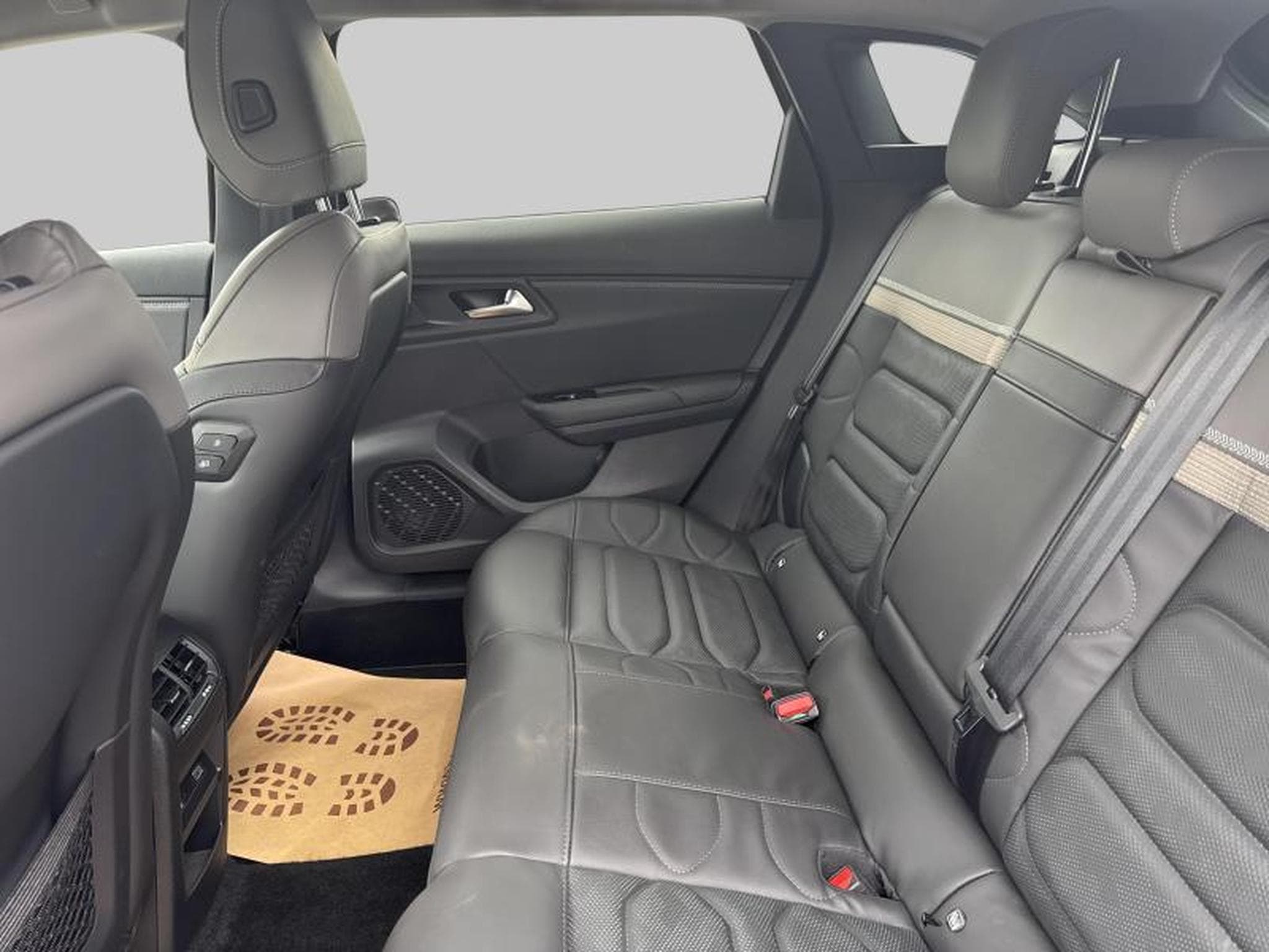 Citroen C5 X Shine Pack Hybride (2022) - Photo 12
