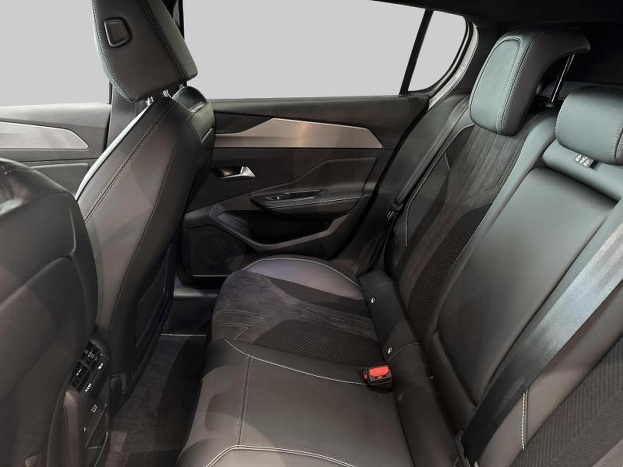 Peugeot 308 GT Hybride (2024) - Photo 12