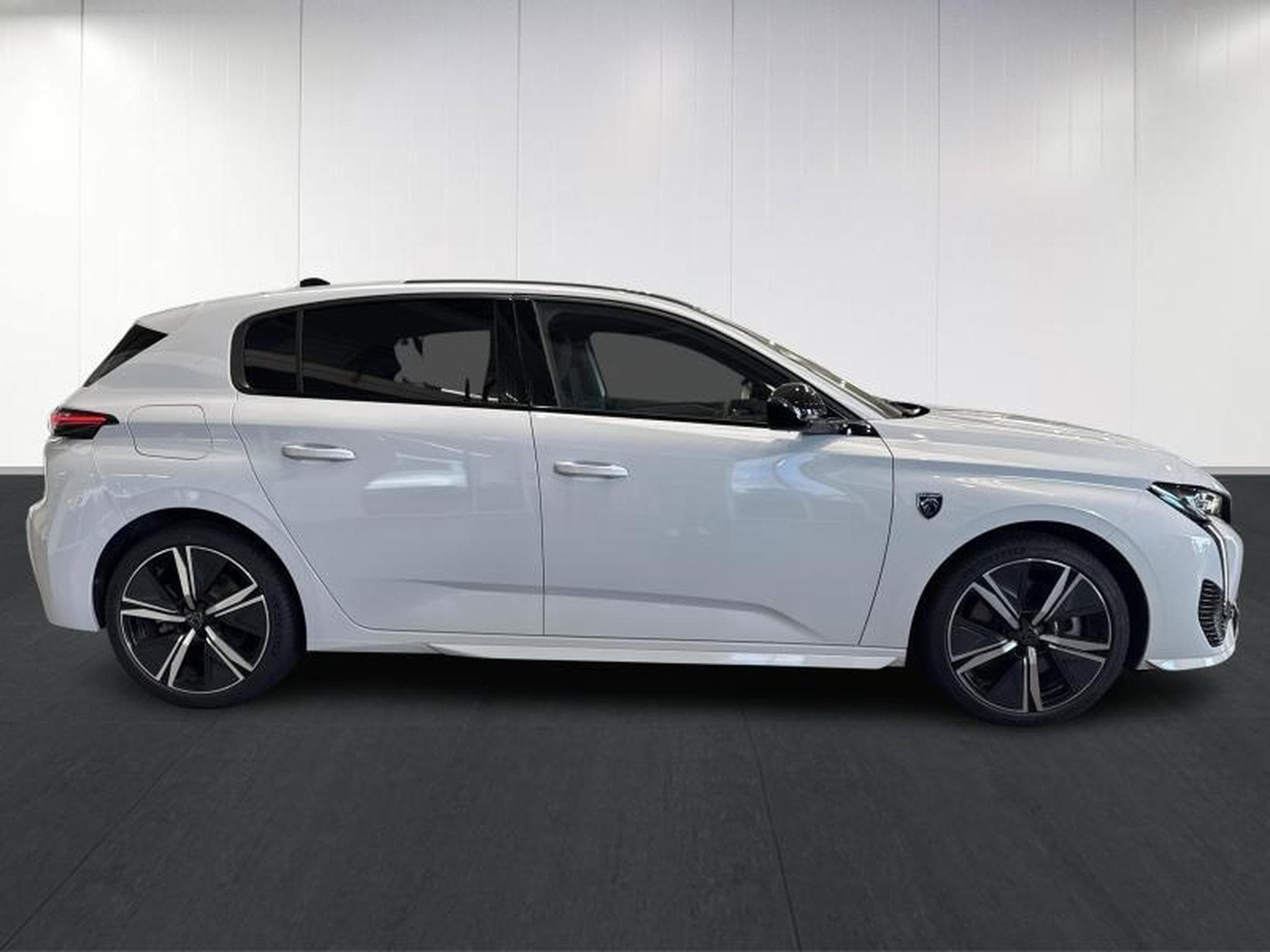 Peugeot 308 GT Hybride (2024) - Photo 8
