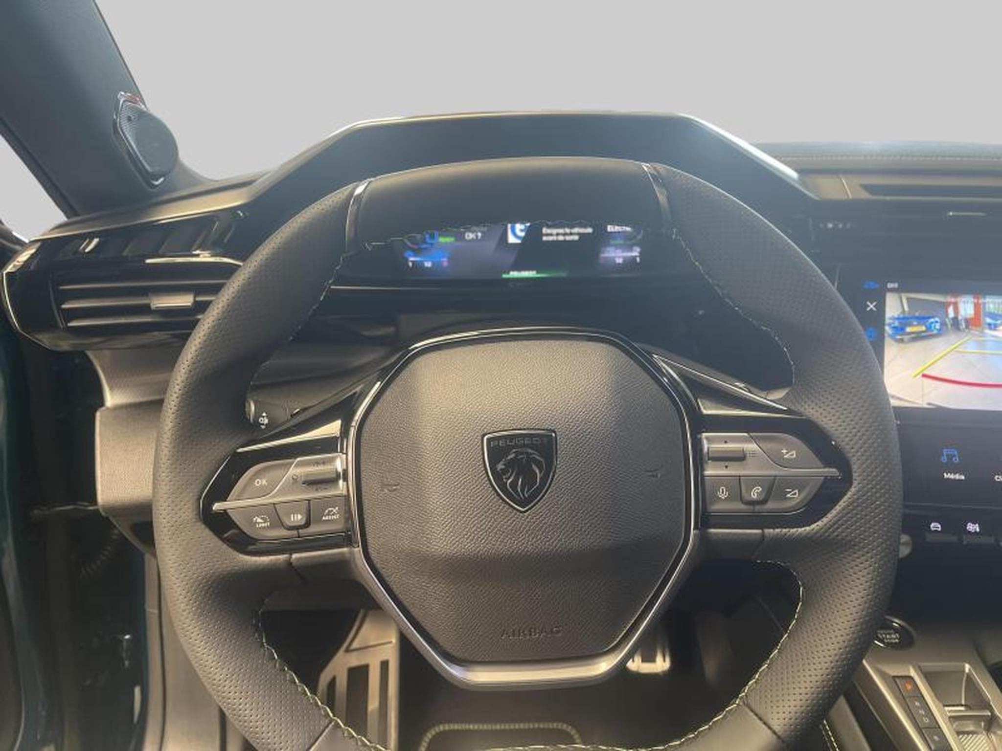 Peugeot 308 GT PlugIn 180 (2025) - Photo 18