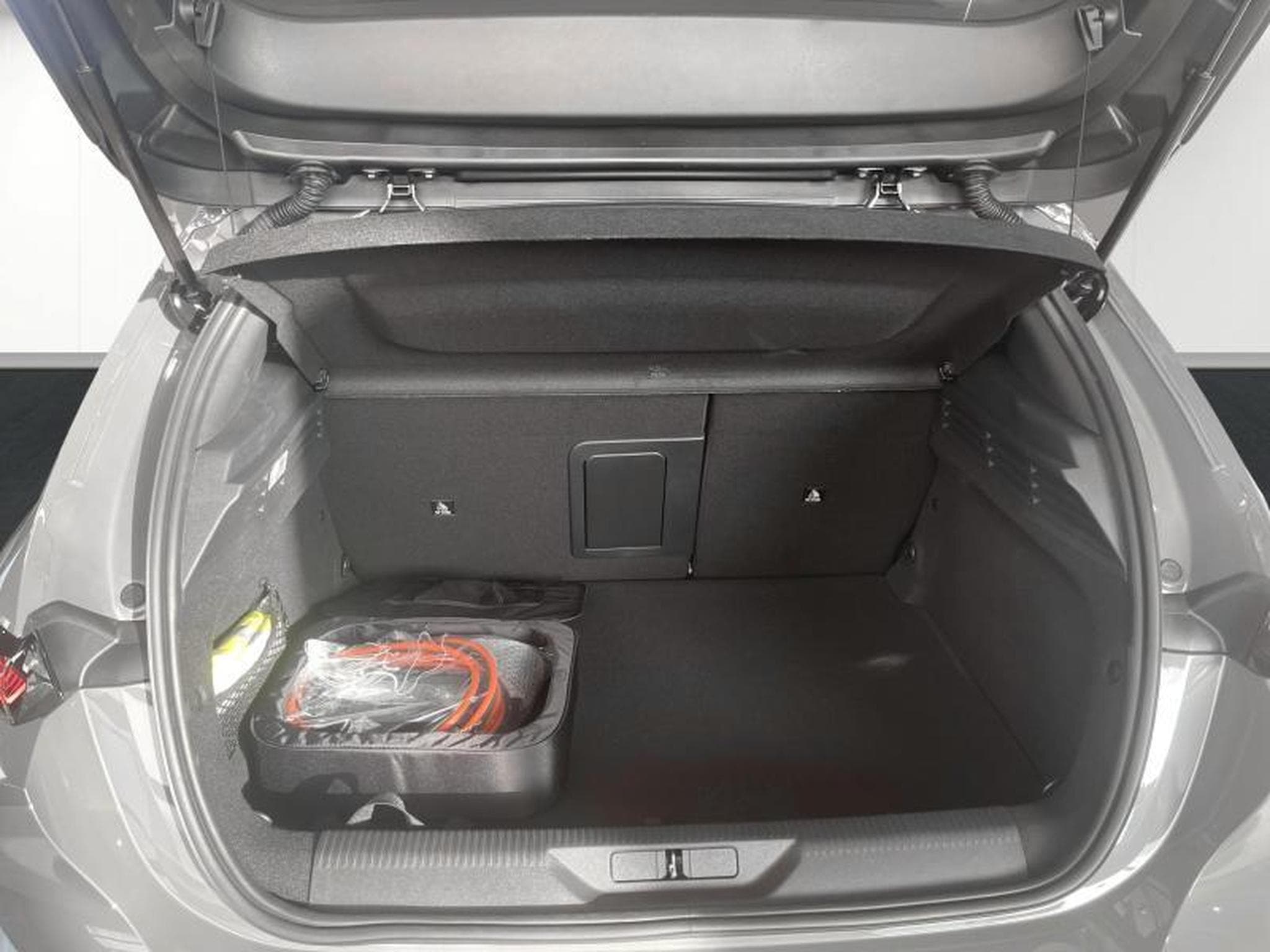 Peugeot 308 GT Plug-in Hybrid 180 e-EAT8 (2024) - Photo 20