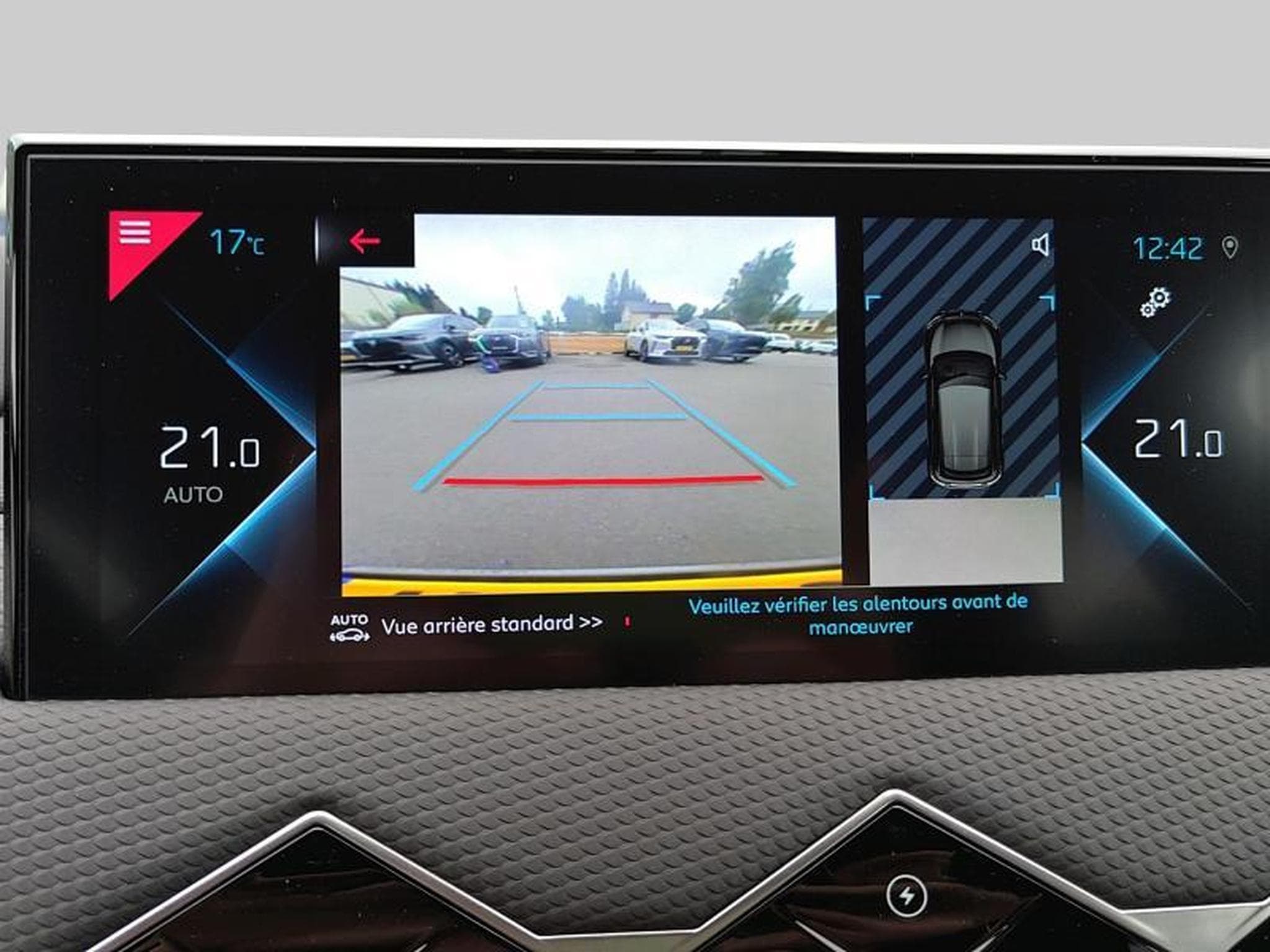 DS Automobiles DS3 Toits de Paris E-Tense (2023) - Photo 17