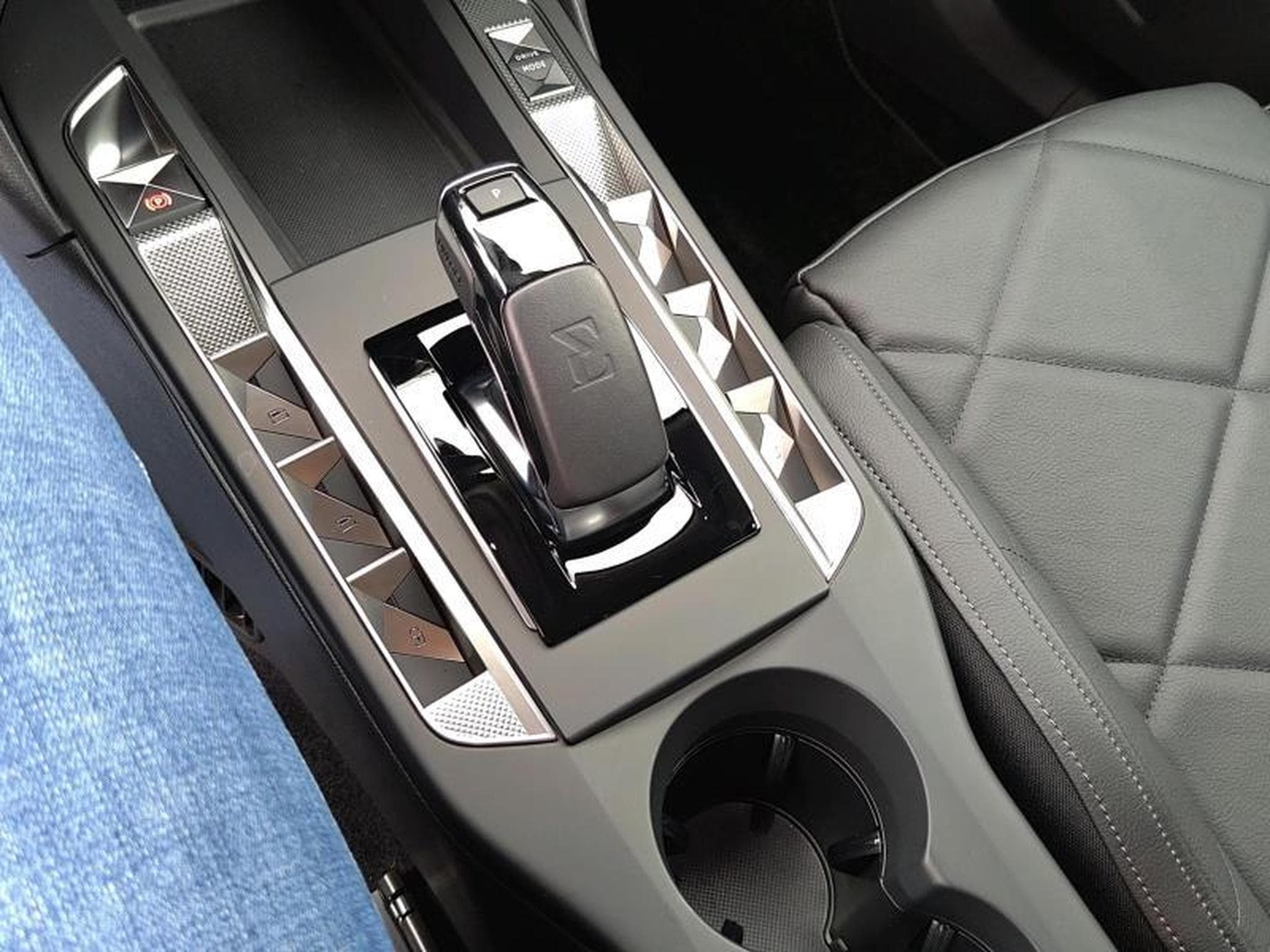 DS Automobiles DS3 Toits de Paris E-Tense (2023) - Photo 19