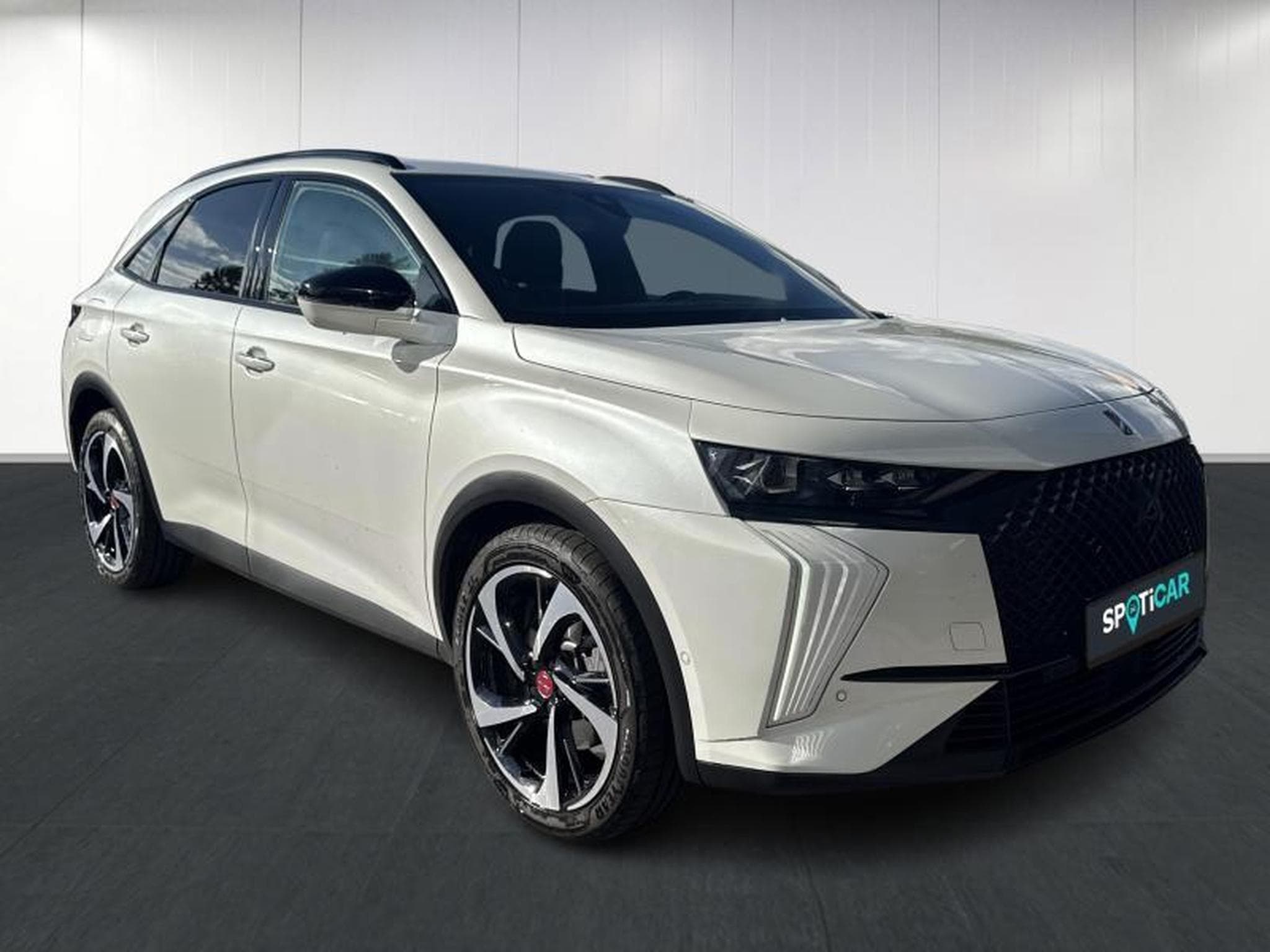 DS Automobiles DS7 E-Tense 300 Performance Line + (2023) - Photo 3