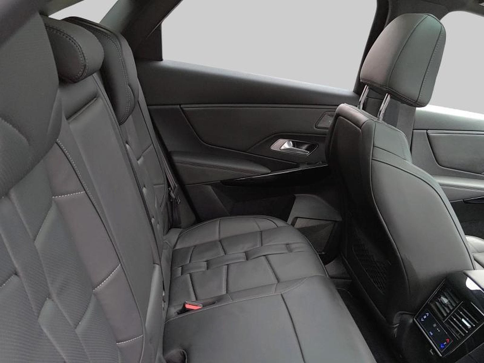 DS Automobiles DS7 E-Tense 300 Opera (2023) - Photo 10