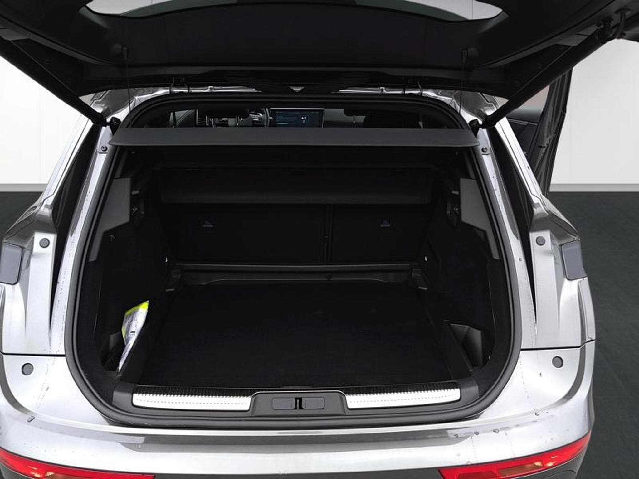 DS Automobiles DS7 E-Tense 300 Opera (2023) - Photo 20