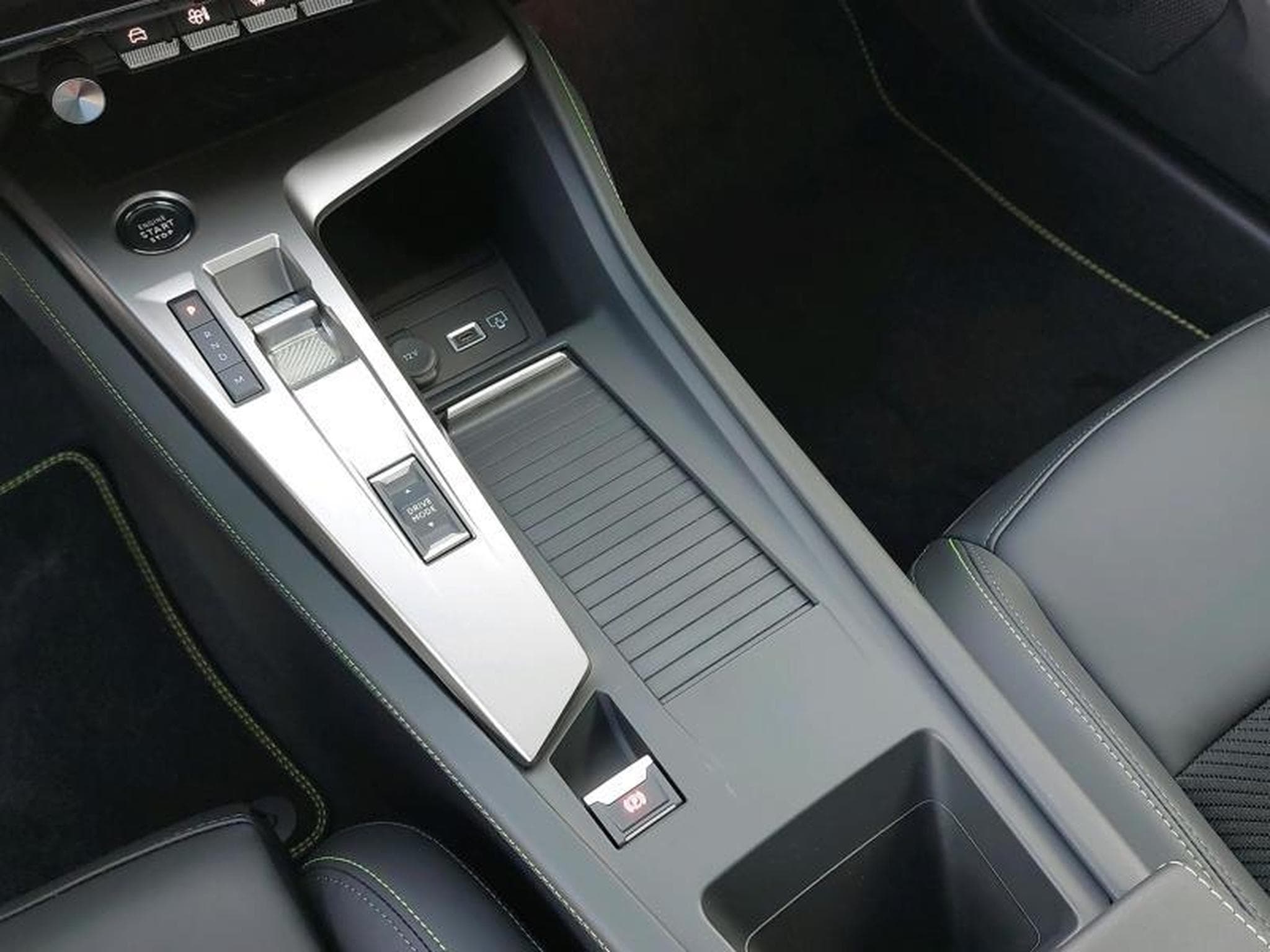 Peugeot 408 GT (2025) - Photo 10